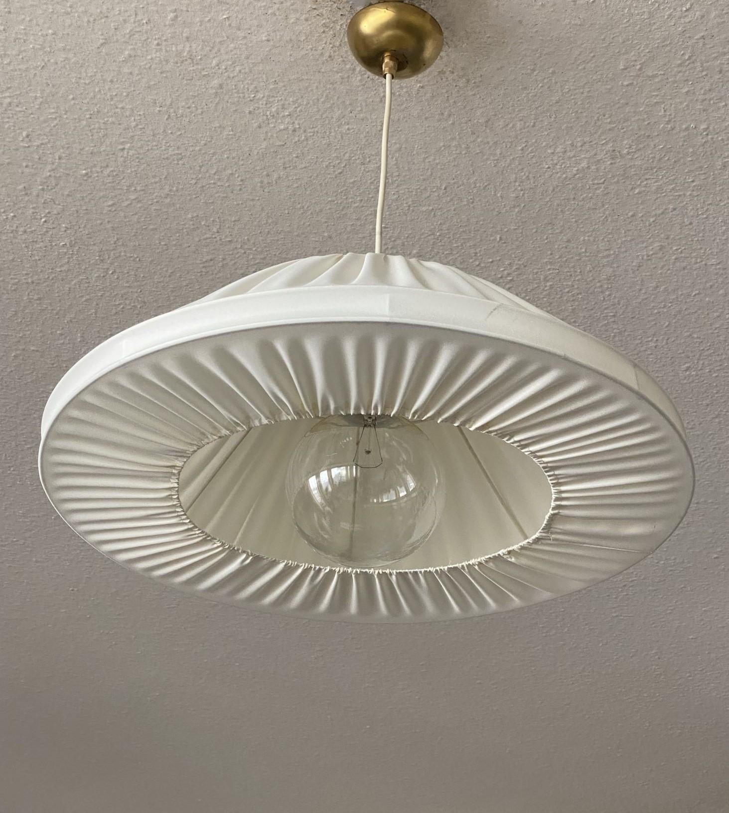 Grande ciondolo in tessuto d'ottone di design finlandese di metà secolo, Finlandia, anni '50 in vendita 7