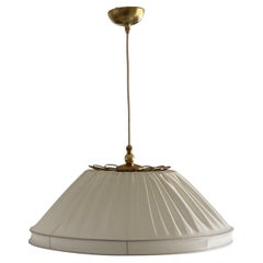 Große finnische Messing-Textil-Hängeleuchte aus der Mitte des Jahrhunderts, Finnland, 1950er Jahre