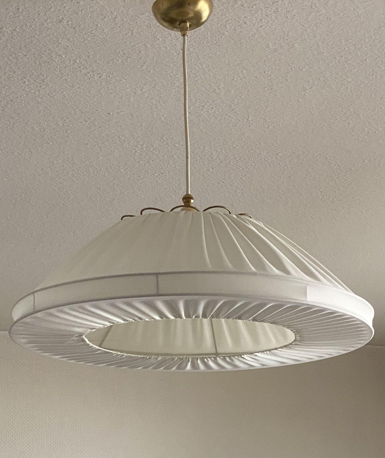 Grande ciondolo in tessuto d'ottone di design finlandese di metà secolo, Finlandia, anni '50 In condizioni buone in vendita a Frankfurt am Main, DE