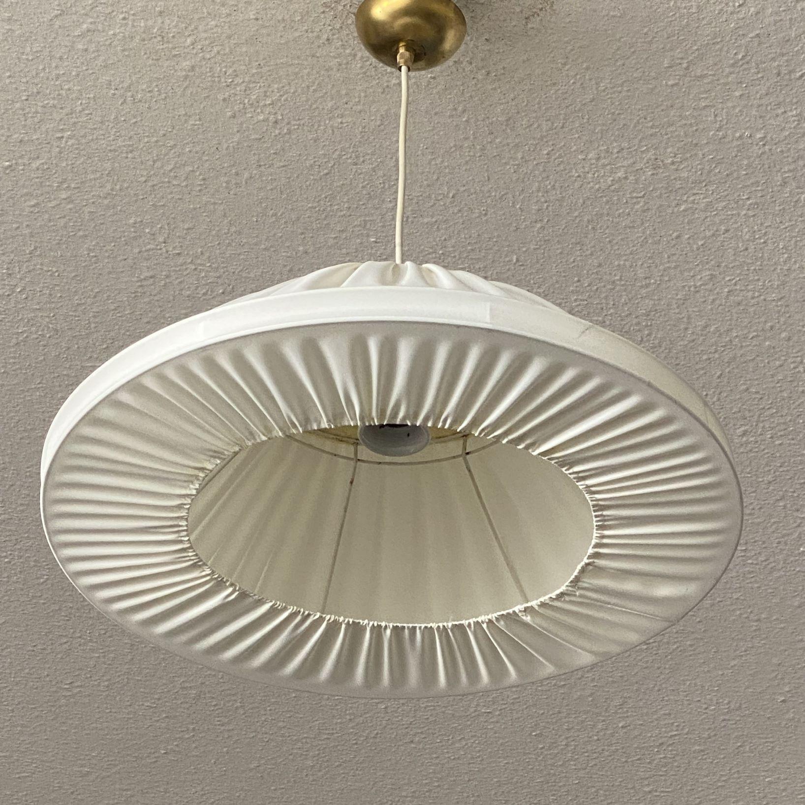 XX secolo Grande ciondolo in tessuto d'ottone di design finlandese di metà secolo, Finlandia, anni '50 in vendita