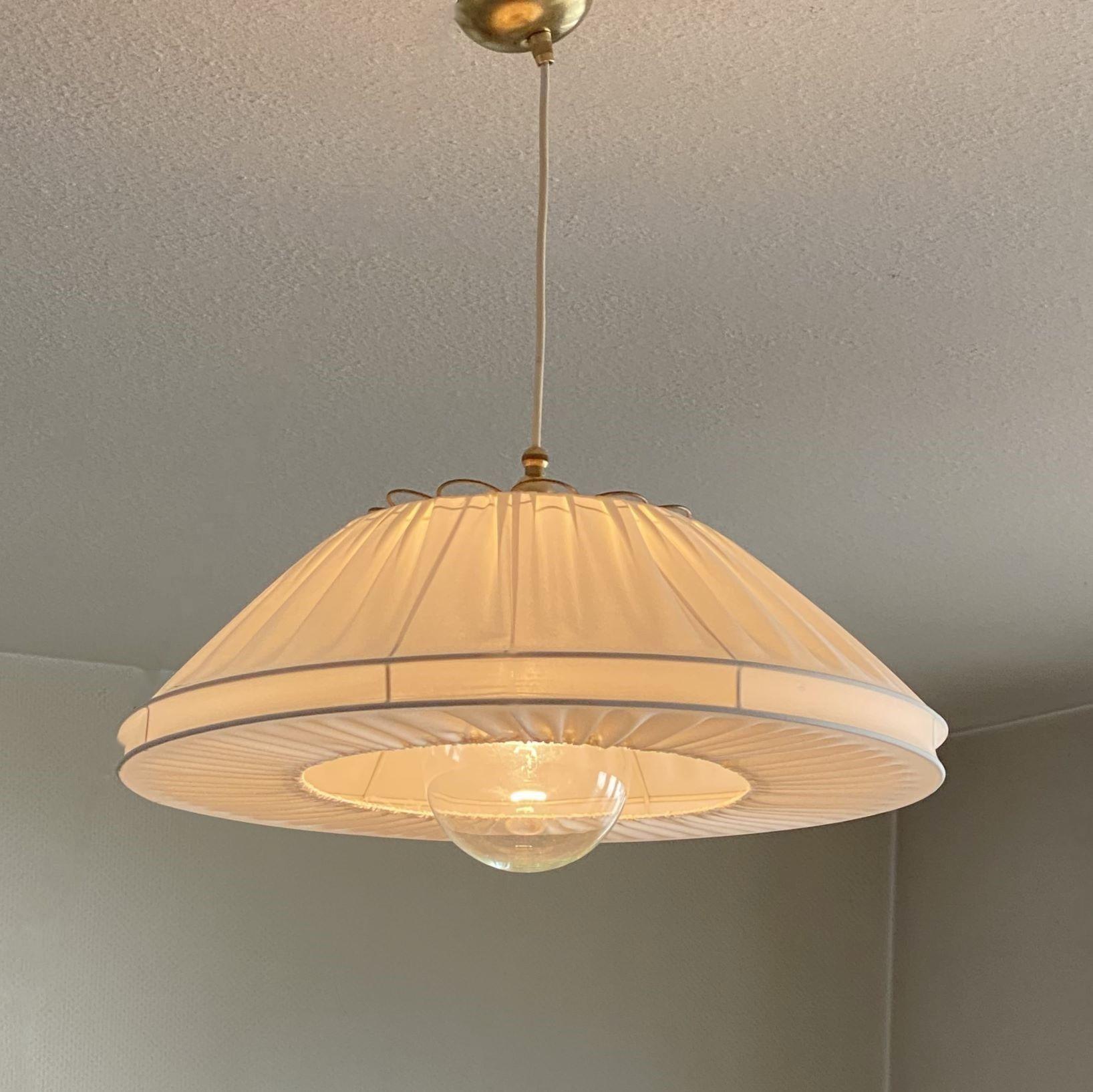 Grande ciondolo in tessuto d'ottone di design finlandese di metà secolo, Finlandia, anni '50 in vendita 2