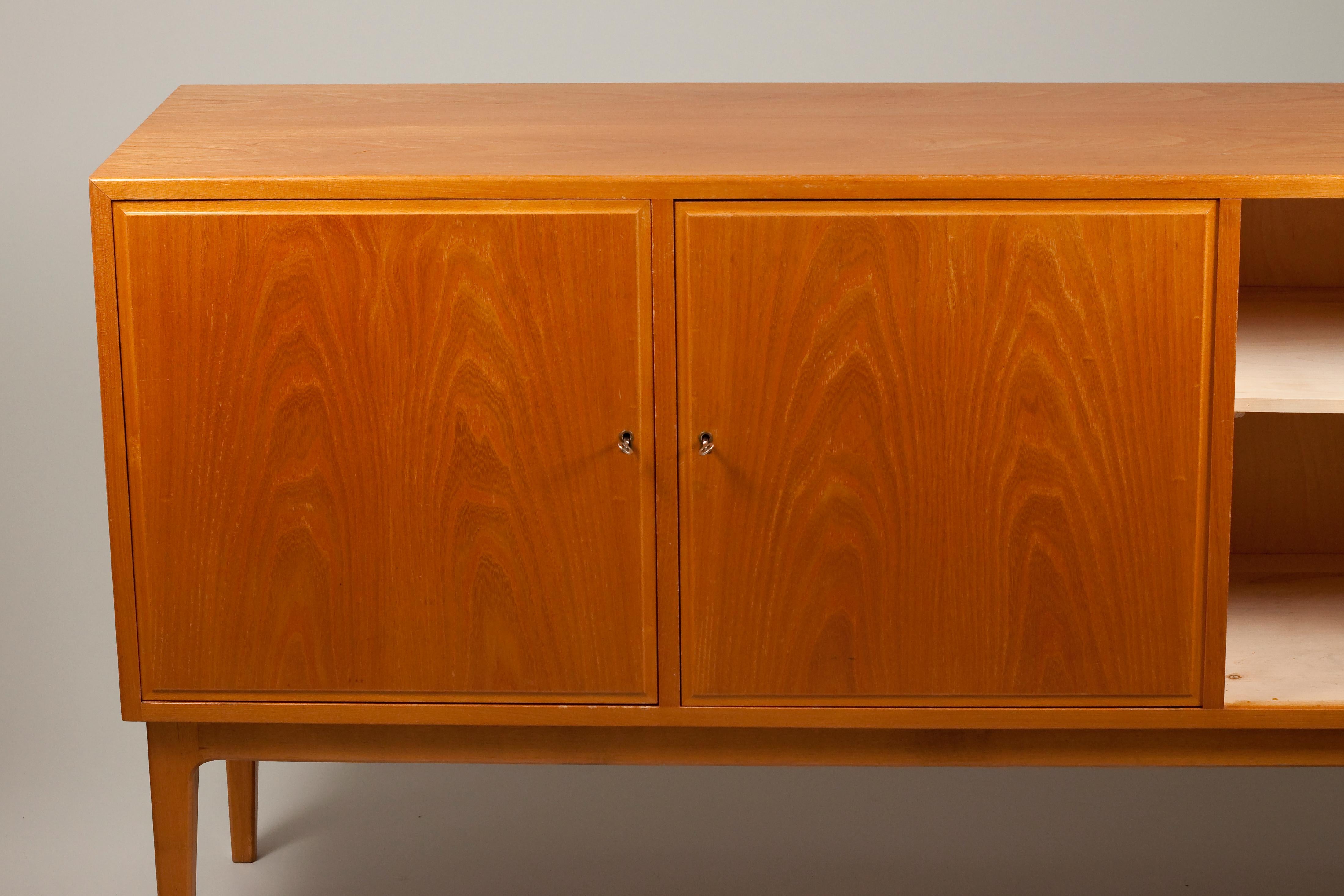 Large Finnish Mid-Century Modern Sideboard, 1950s For Sale 1