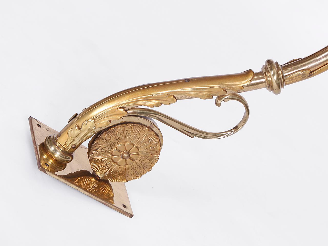 Gran lámpara de pared dorada al fuego, 1900 Jugendstil en venta