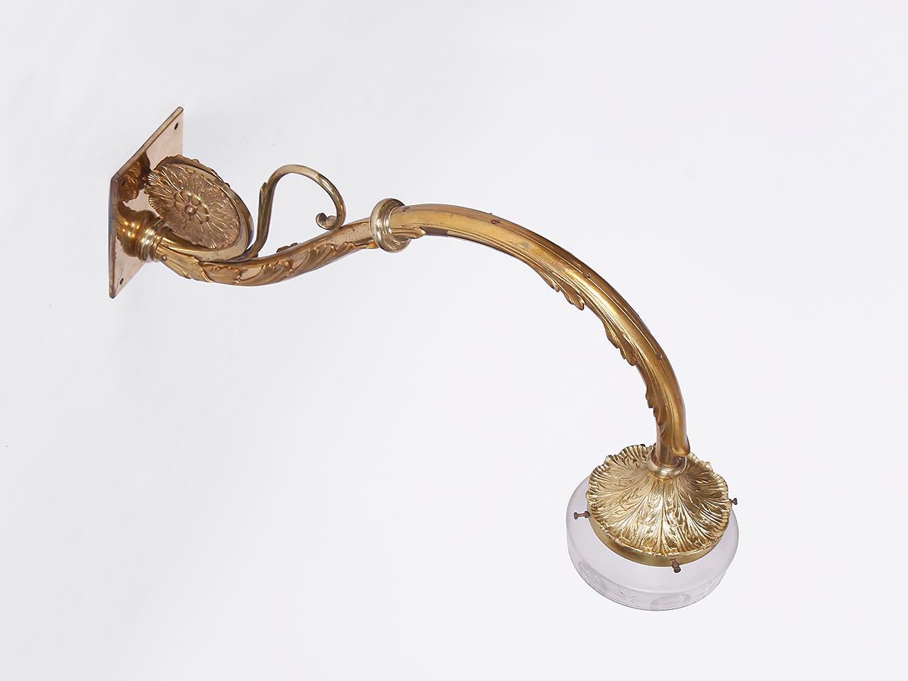 Gran lámpara de pared dorada al fuego, 1900 siglo XIX en venta