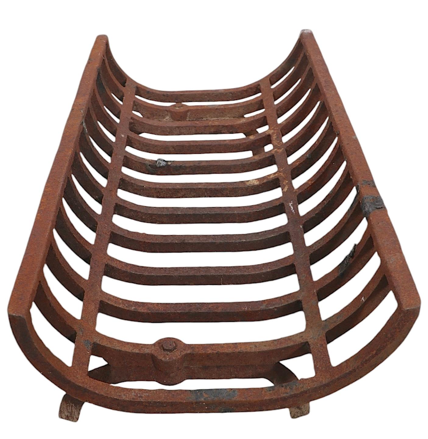 Moulage Grande grille porte-bûches de cheminée en vente