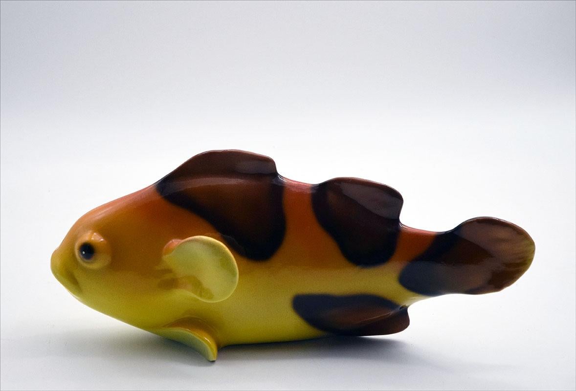 Großer Fisch aus glasierter Keramik, 1960er Jahre, italienische Produktion (Moderne der Mitte des Jahrhunderts) im Angebot