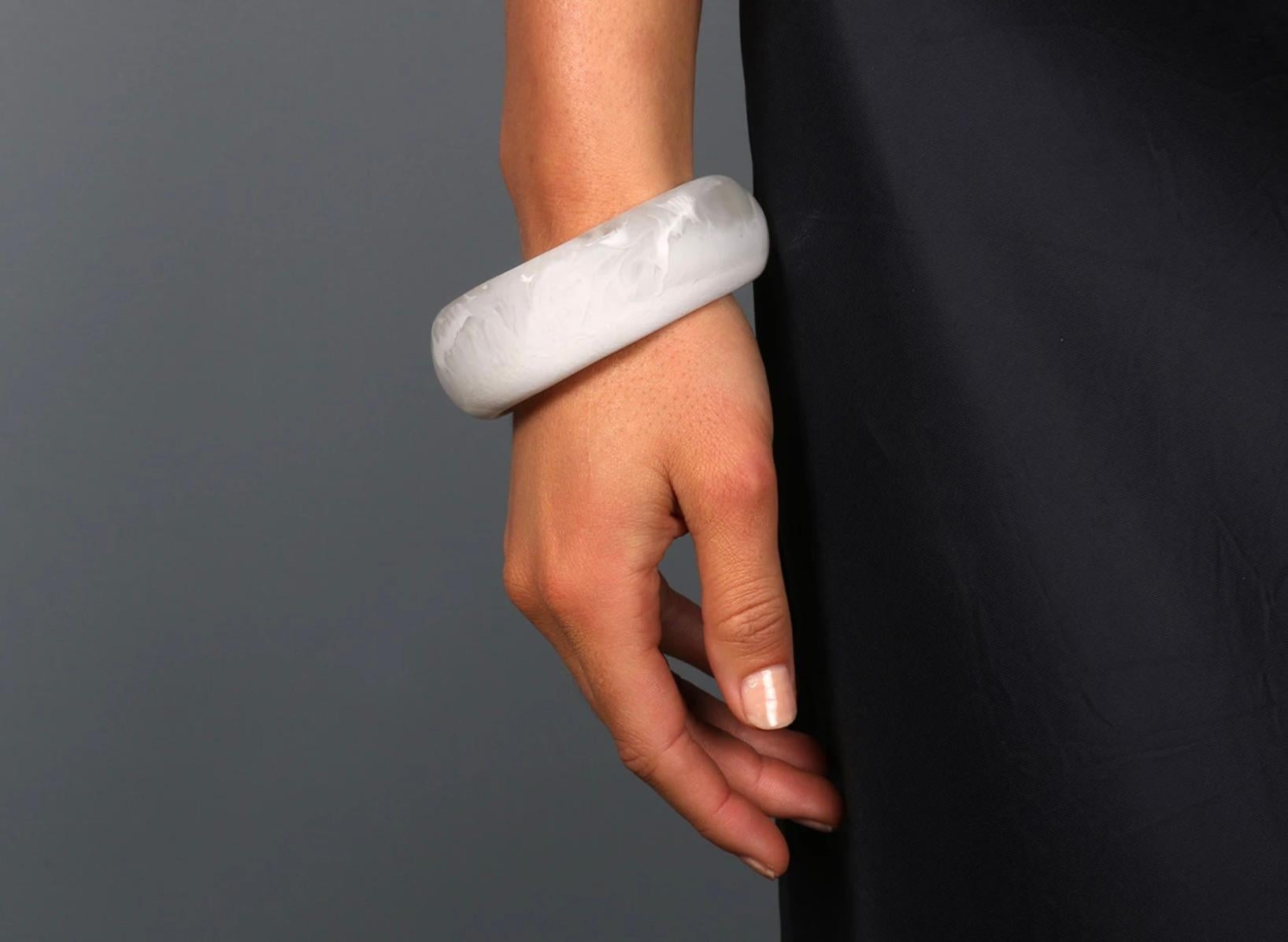 Contemporary Large Fit Resin Large Organic Bangle in Swirl White & Clear For Sale