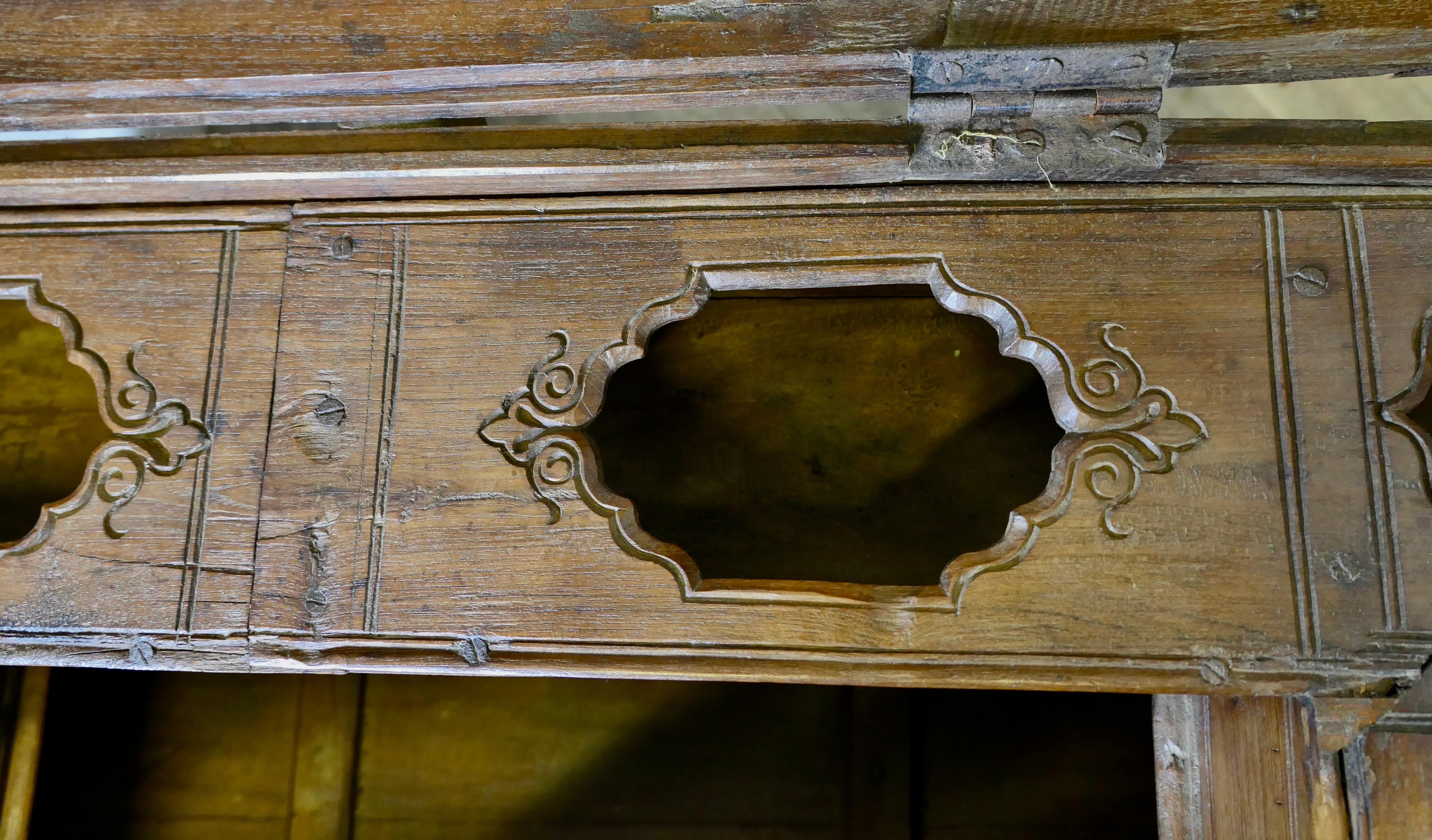 Large Fitted Iron Banded Merchants Chest  This is a large heavy and very strong For Sale 4