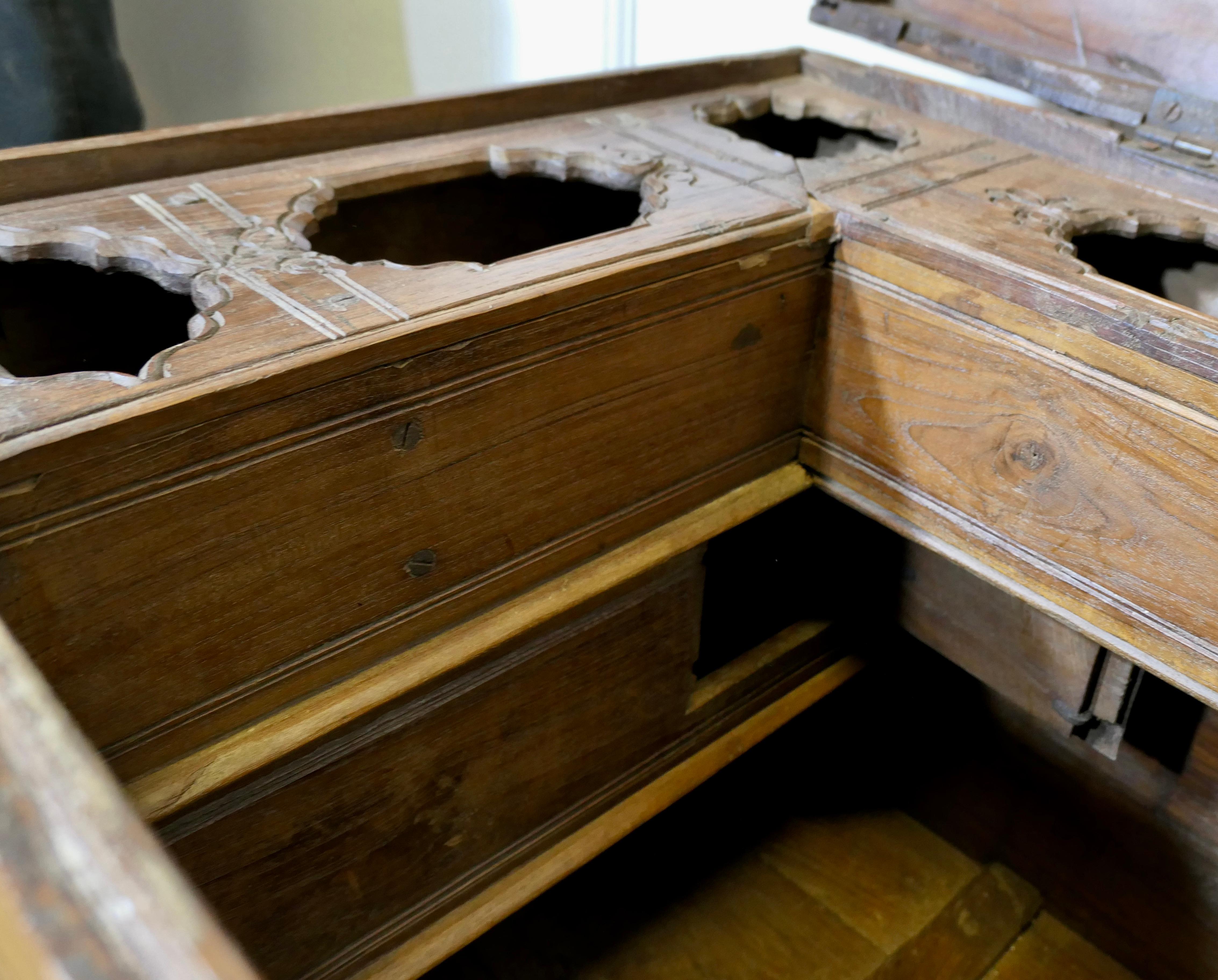Large Fitted Iron Banded Merchants Chest  This is a large heavy and very strong For Sale 3