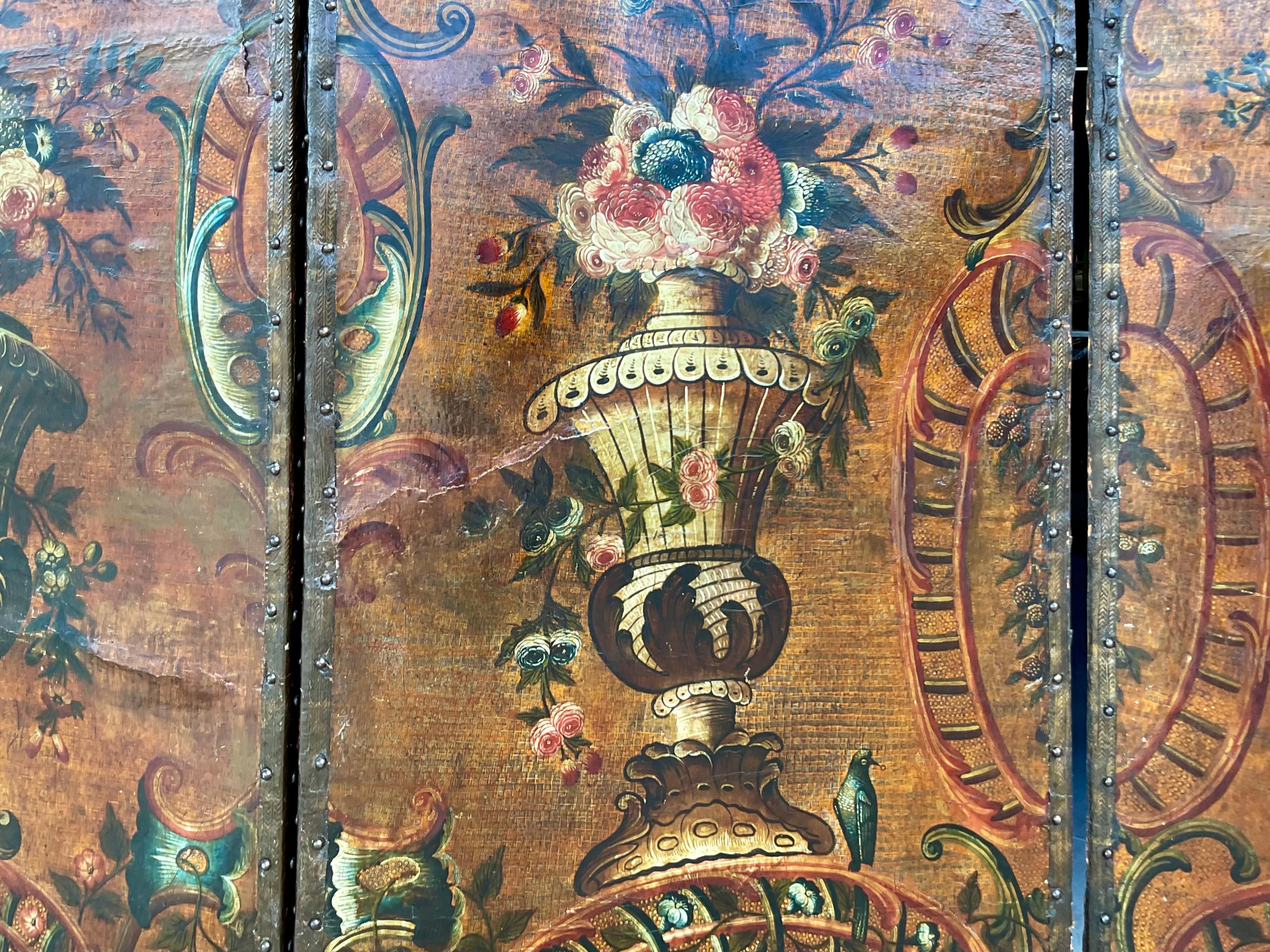 Paravento grande a cinque pannelli in pelle olandese Chinoiserie in vendita 3