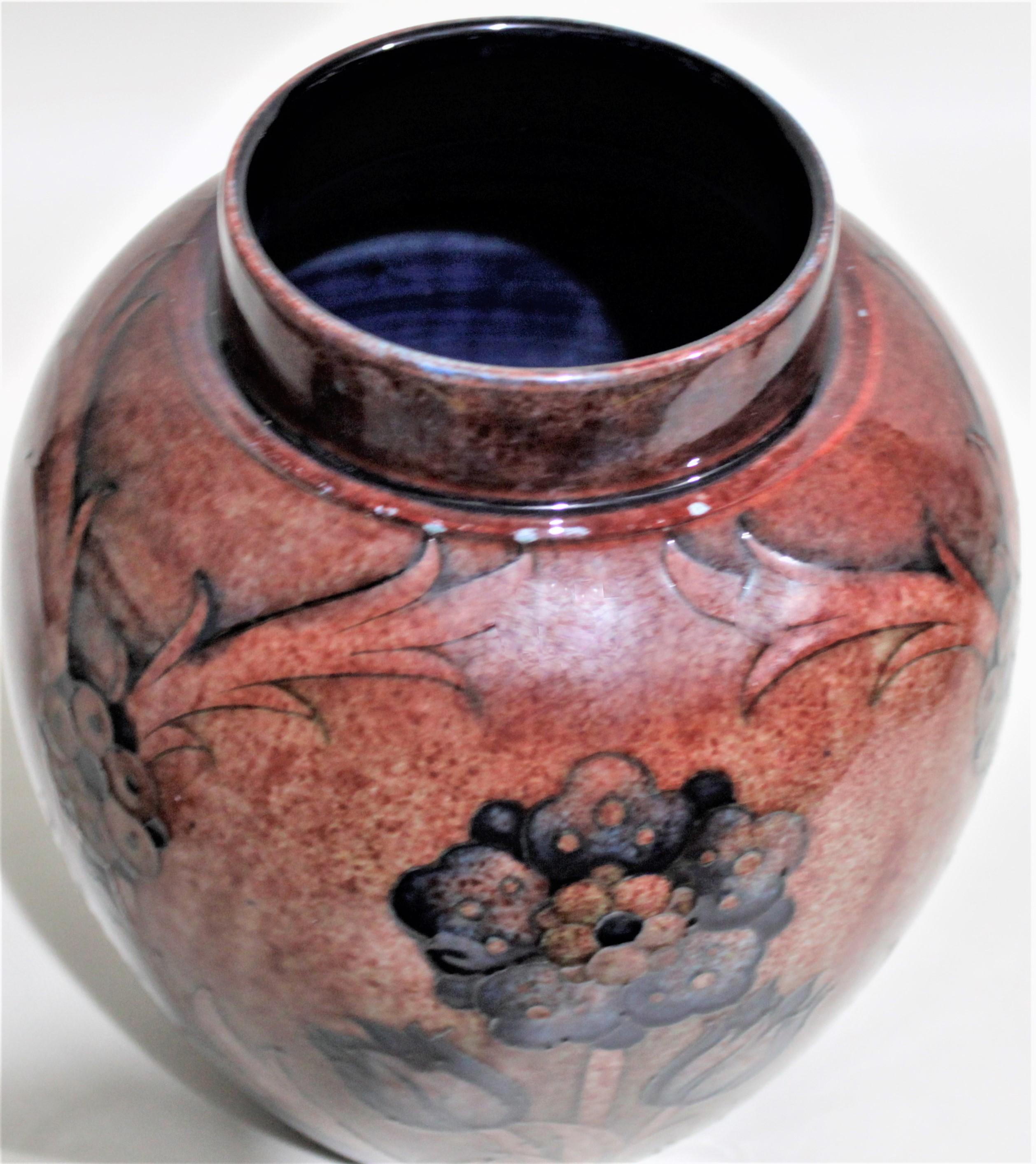 Large Flambé Art Deco Moorcroft Ginger Jar with a Very Rare Floral Pattern In Good Condition In Hamilton, Ontario