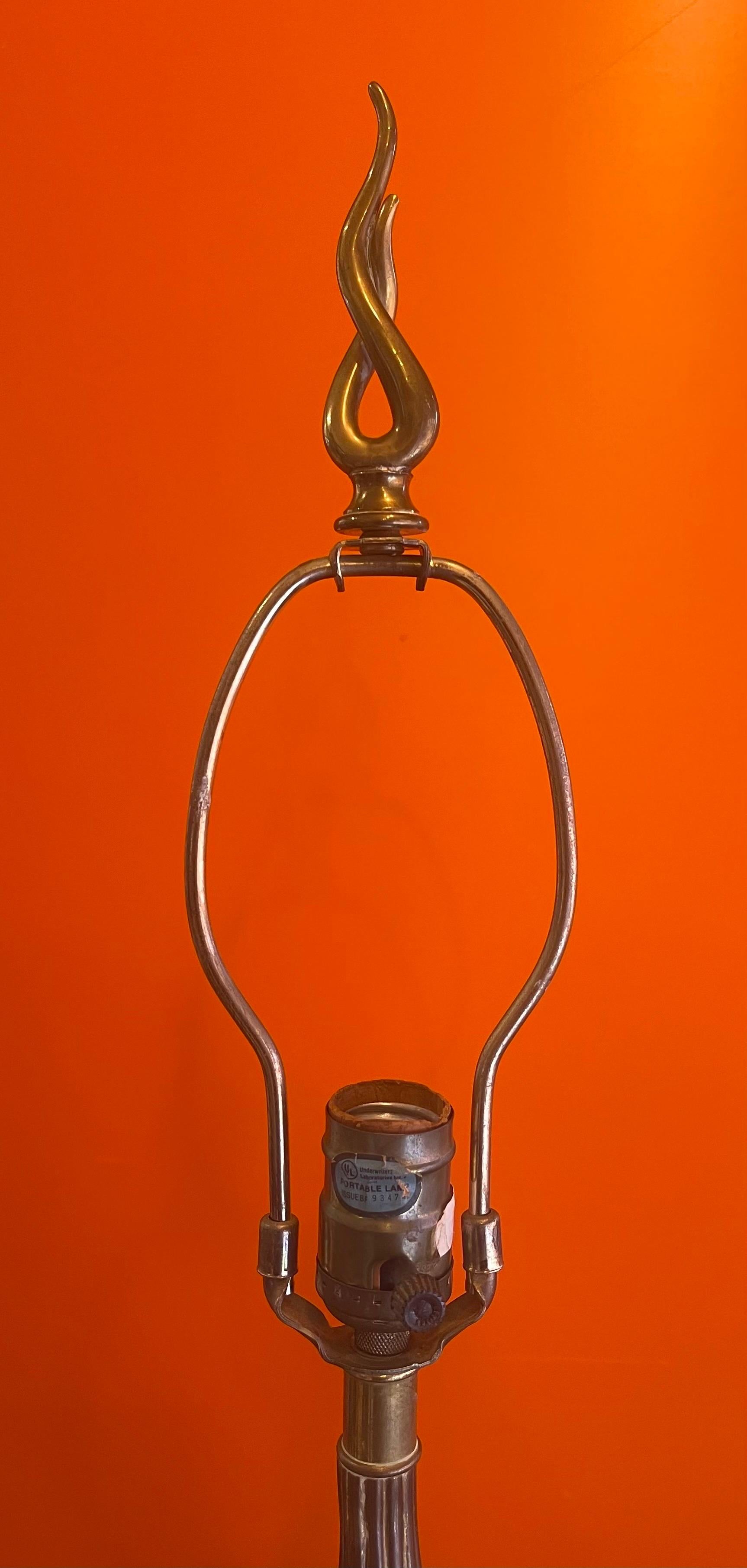 Große Tischlampe „Flame“ aus Bronze auf Lucite-Sockel von E.F. Chapman-Studios im Angebot 6