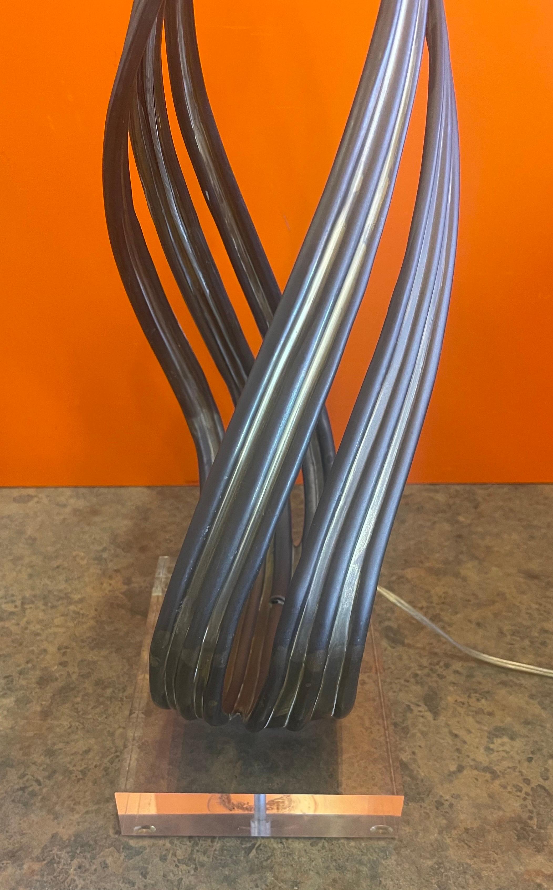 Große Tischlampe „Flame“ aus Bronze auf Lucite-Sockel von E.F. Chapman-Studios im Angebot 7