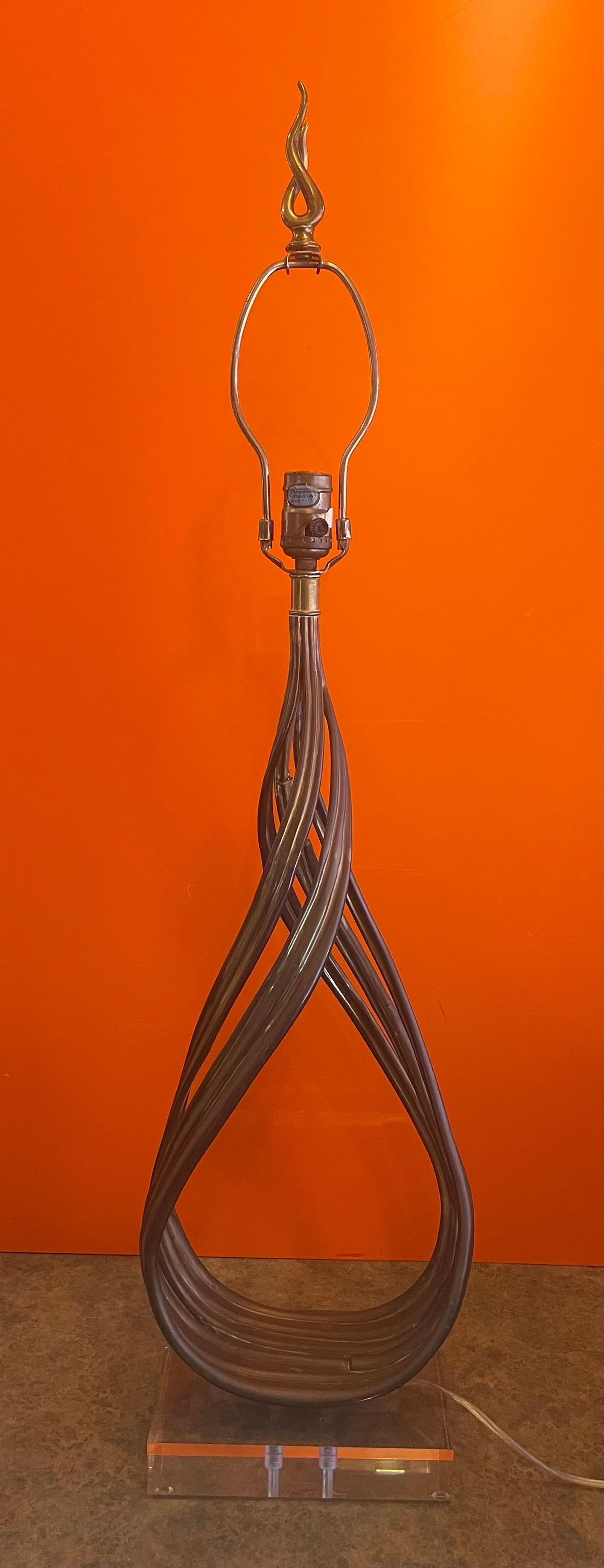 Große Tischlampe „Flame“ aus Bronze auf Lucite-Sockel von E.F. Chapman-Studios im Angebot 10