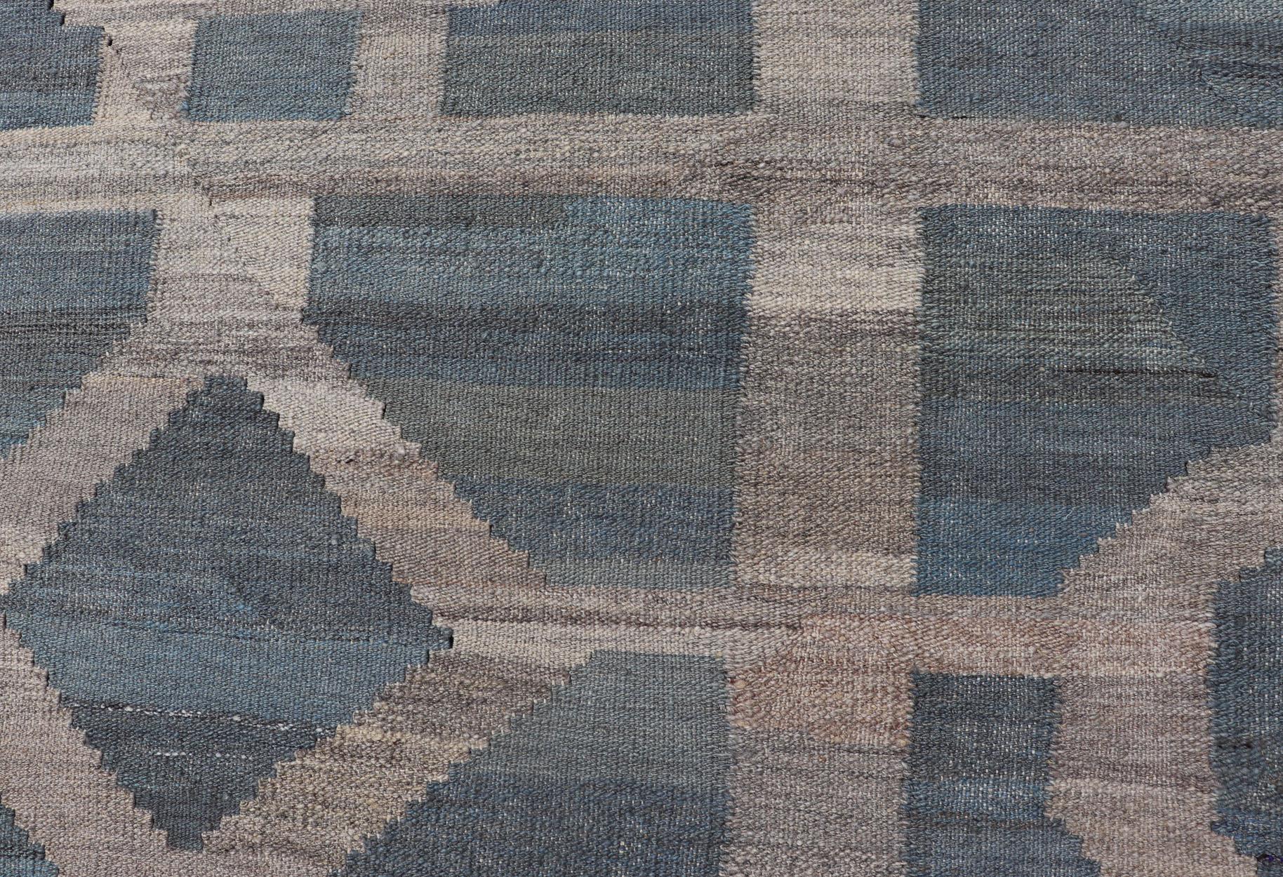 Großer moderner, geometrisch gemusterter Kelim in Blau und Creme in Flachgewebe in Blau und Creme im Angebot 6