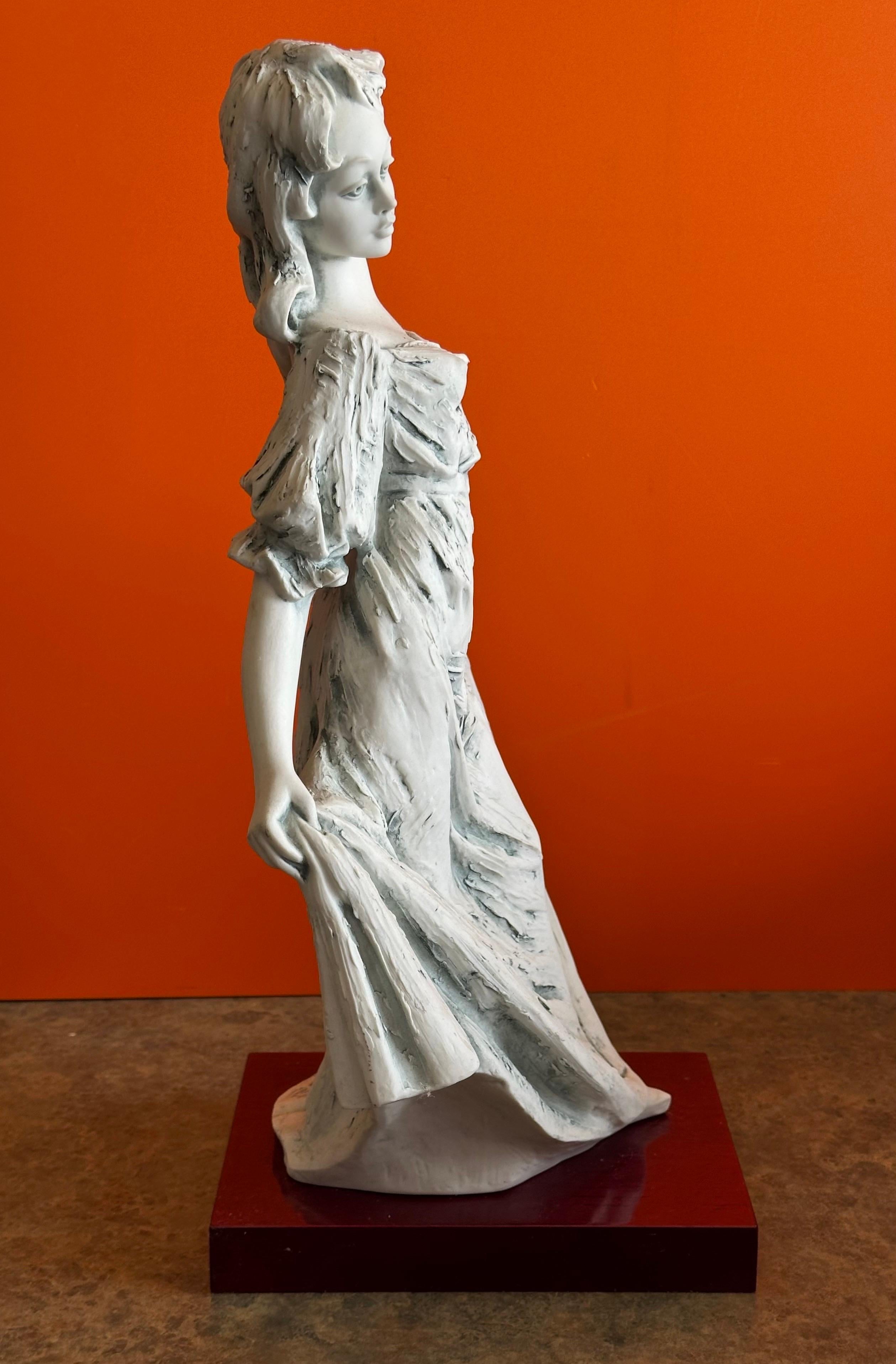 Grande statuetta di donna in porcellana Flavia Vera di Giovanni Barbetta in vendita 3