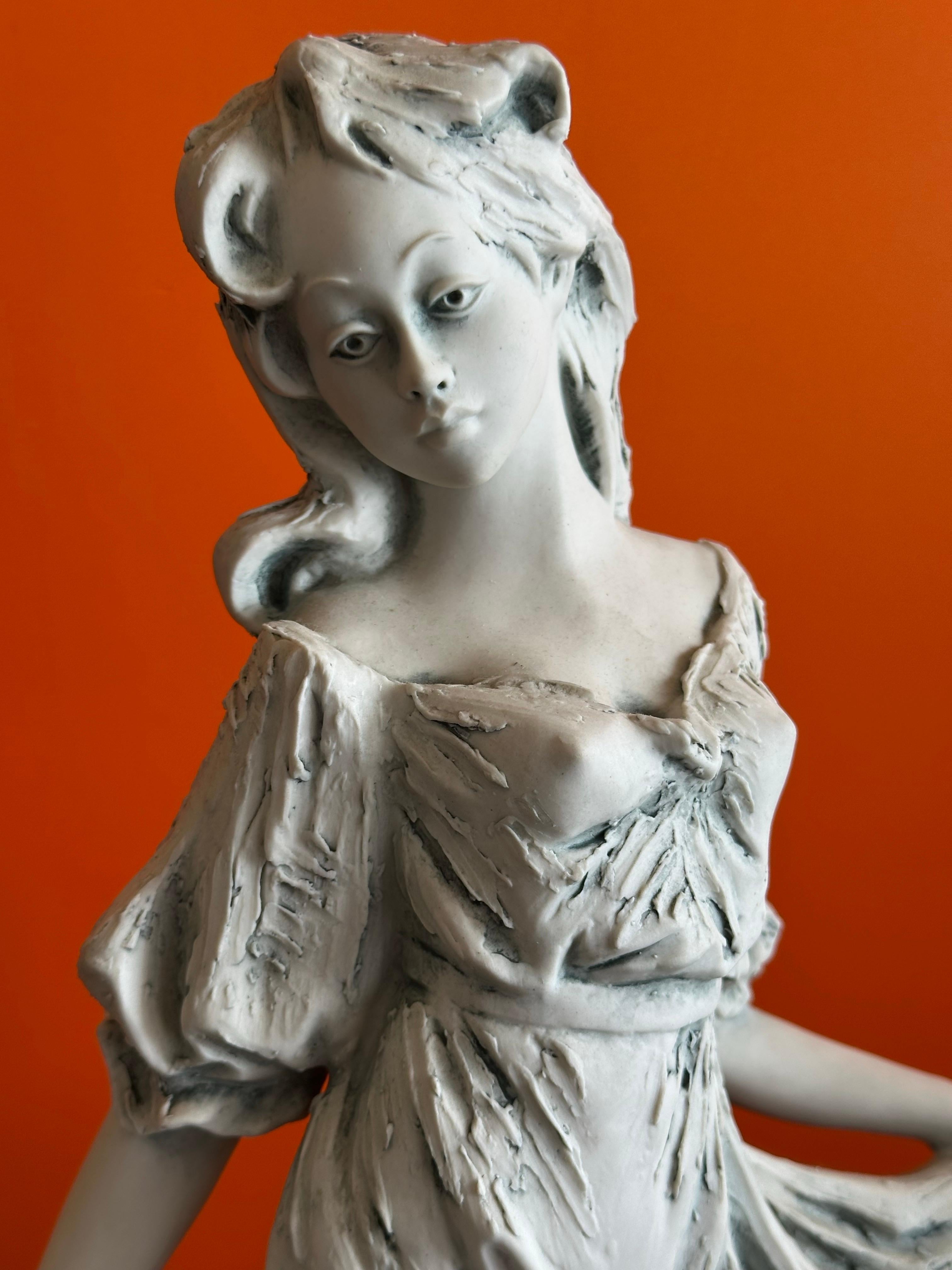 Grande statuetta di donna in porcellana Flavia Vera di Giovanni Barbetta in vendita 5