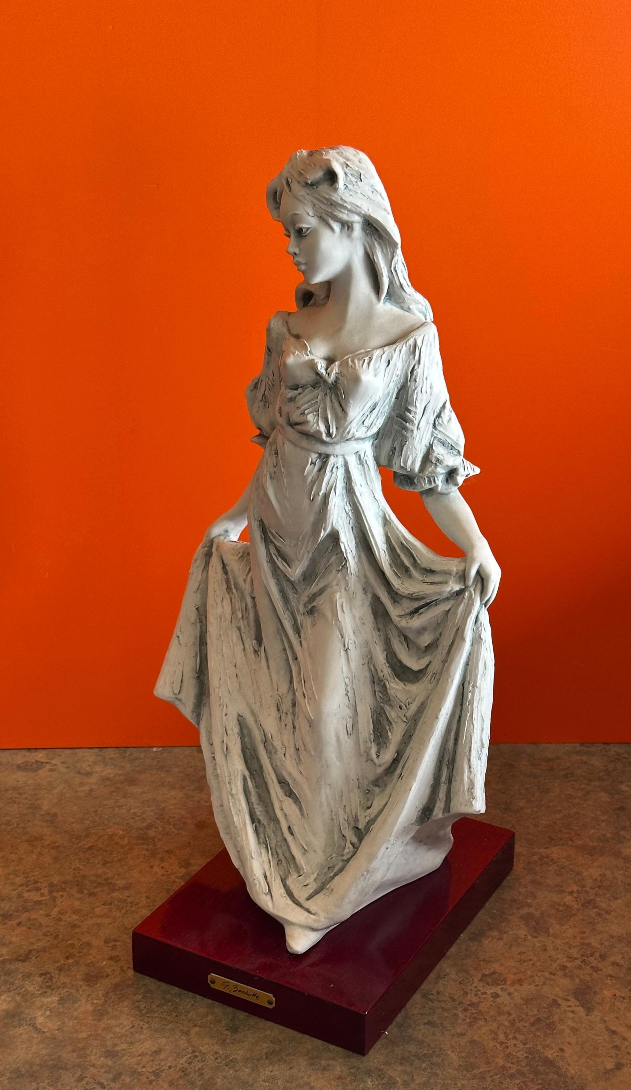 Grande statuetta di donna in porcellana Flavia Vera di Giovanni Barbetta In condizioni buone in vendita a San Diego, CA