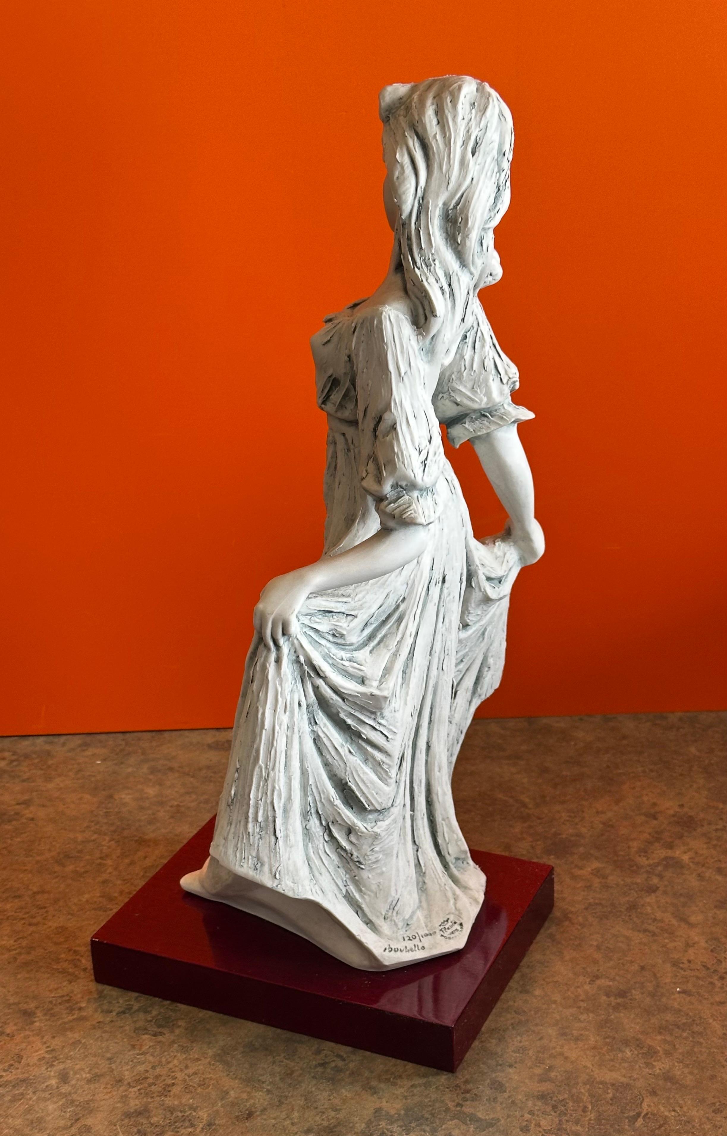 Porcellana Grande statuetta di donna in porcellana Flavia Vera di Giovanni Barbetta in vendita