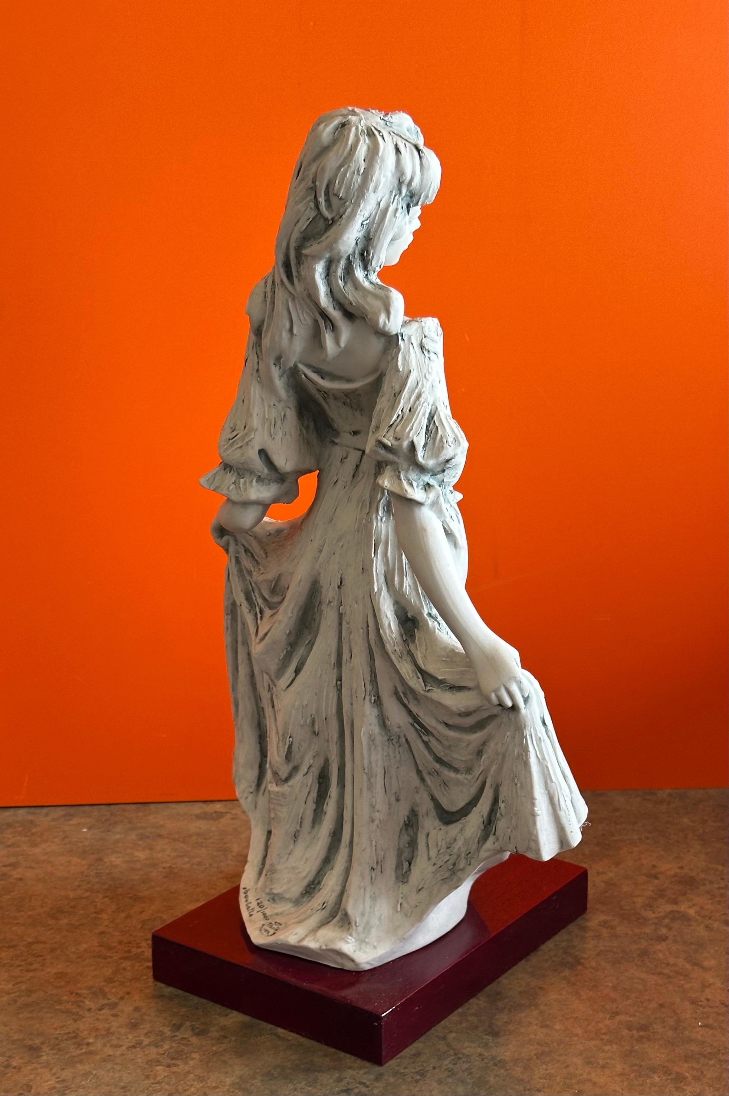 Grande statuetta di donna in porcellana Flavia Vera di Giovanni Barbetta in vendita 1