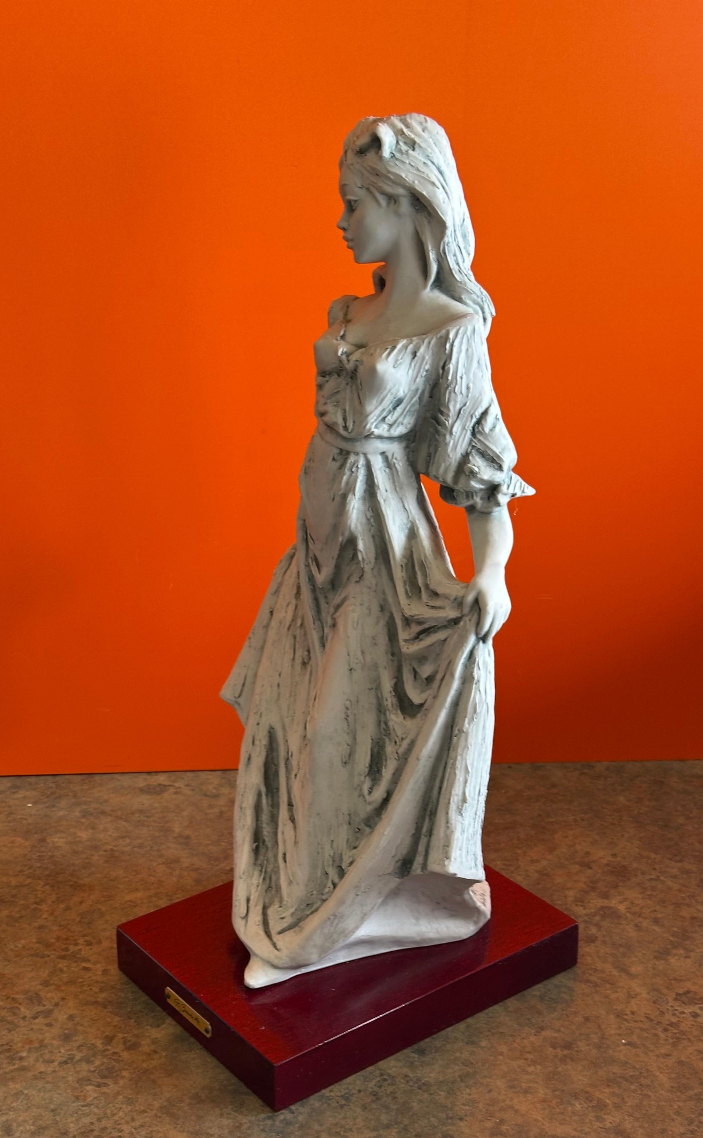 Grande statuetta di donna in porcellana Flavia Vera di Giovanni Barbetta in vendita 2