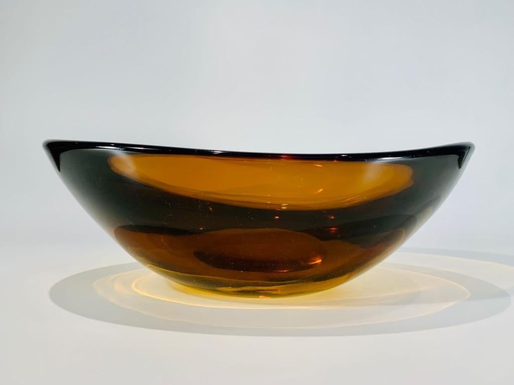 International Style Large Flavio Poli Murano glass amber circa 1950 center piece. For Sale