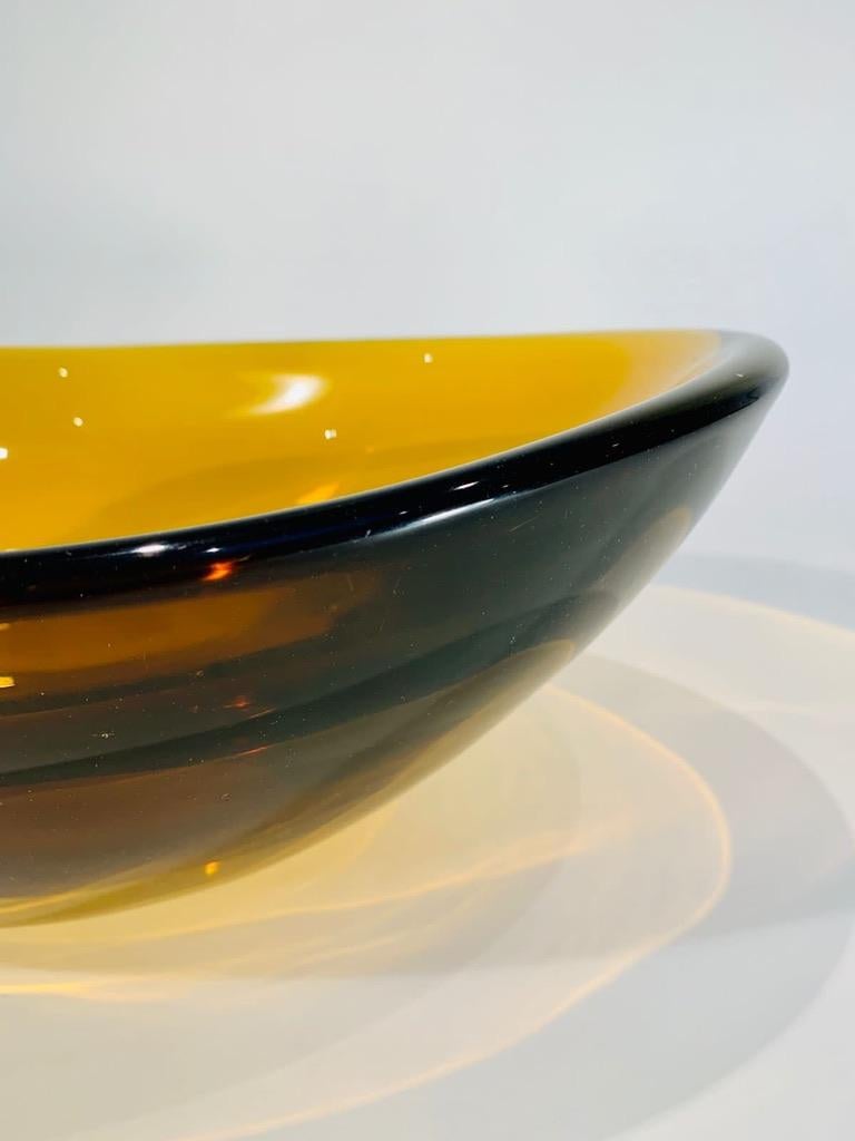 Autre Grand centre de table en verre ambré de Murano de Flavio Poli, datant de 1950. en vente