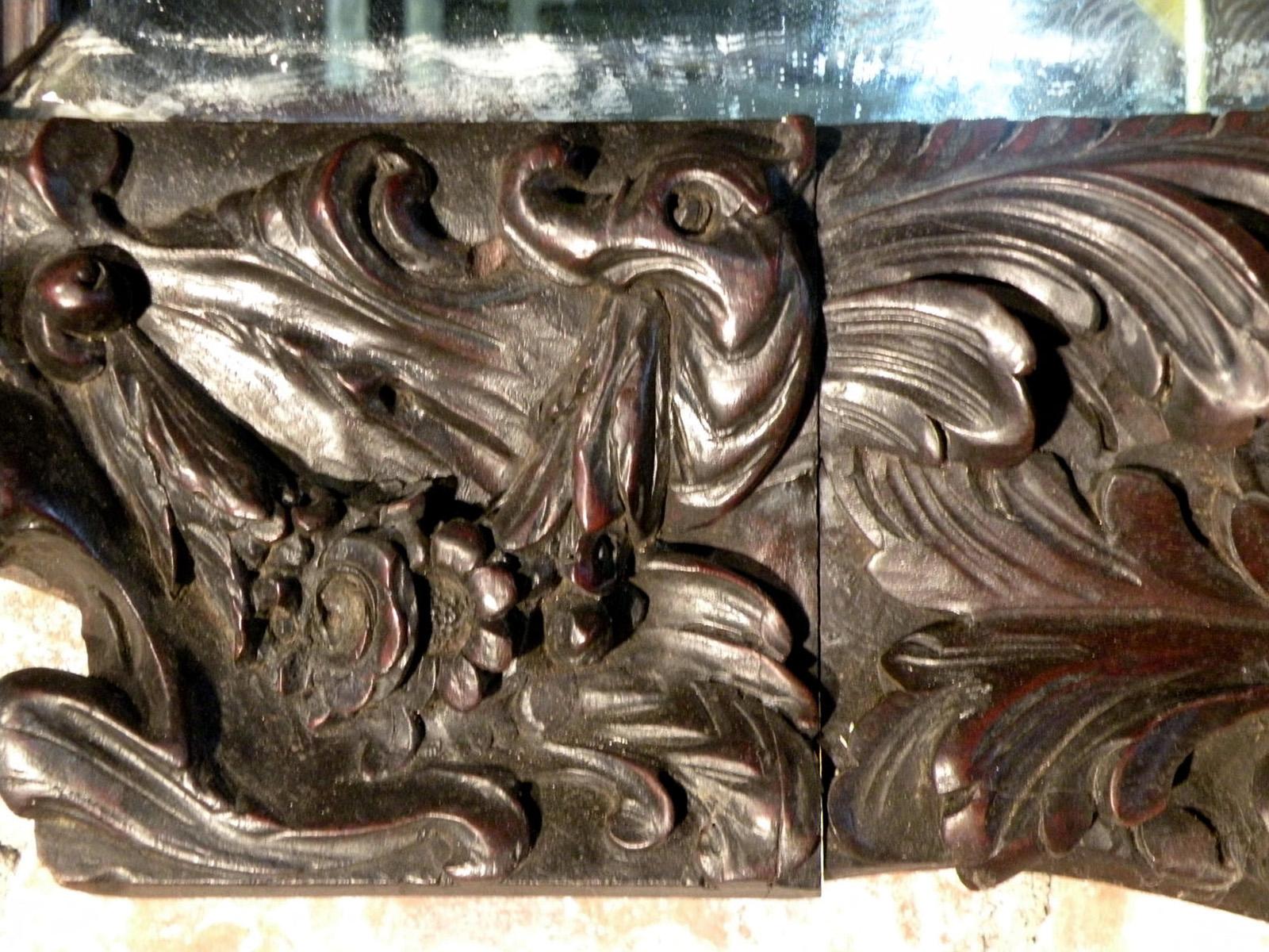 Großer französisch-flämischer Barockspiegel aus geschnitztem Nussbaumholz des späten 17.  im Angebot 5