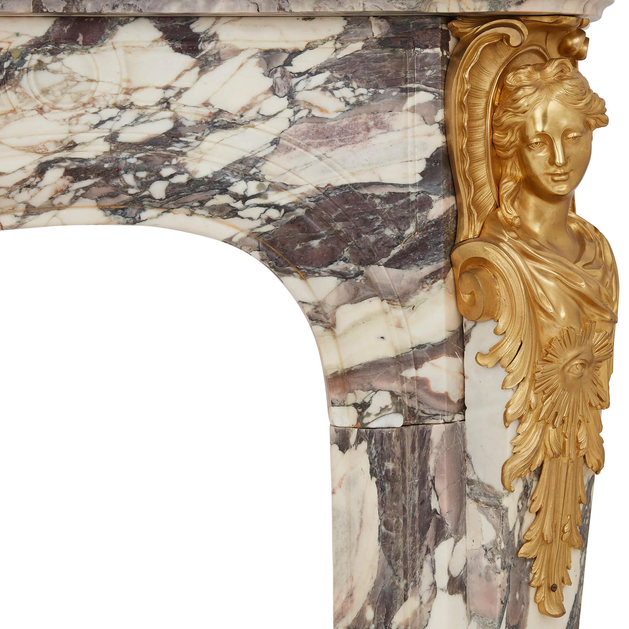 Grande cheminée ancienne en marbre et bronze doré Fleur de Pêche Bon état - En vente à London, GB