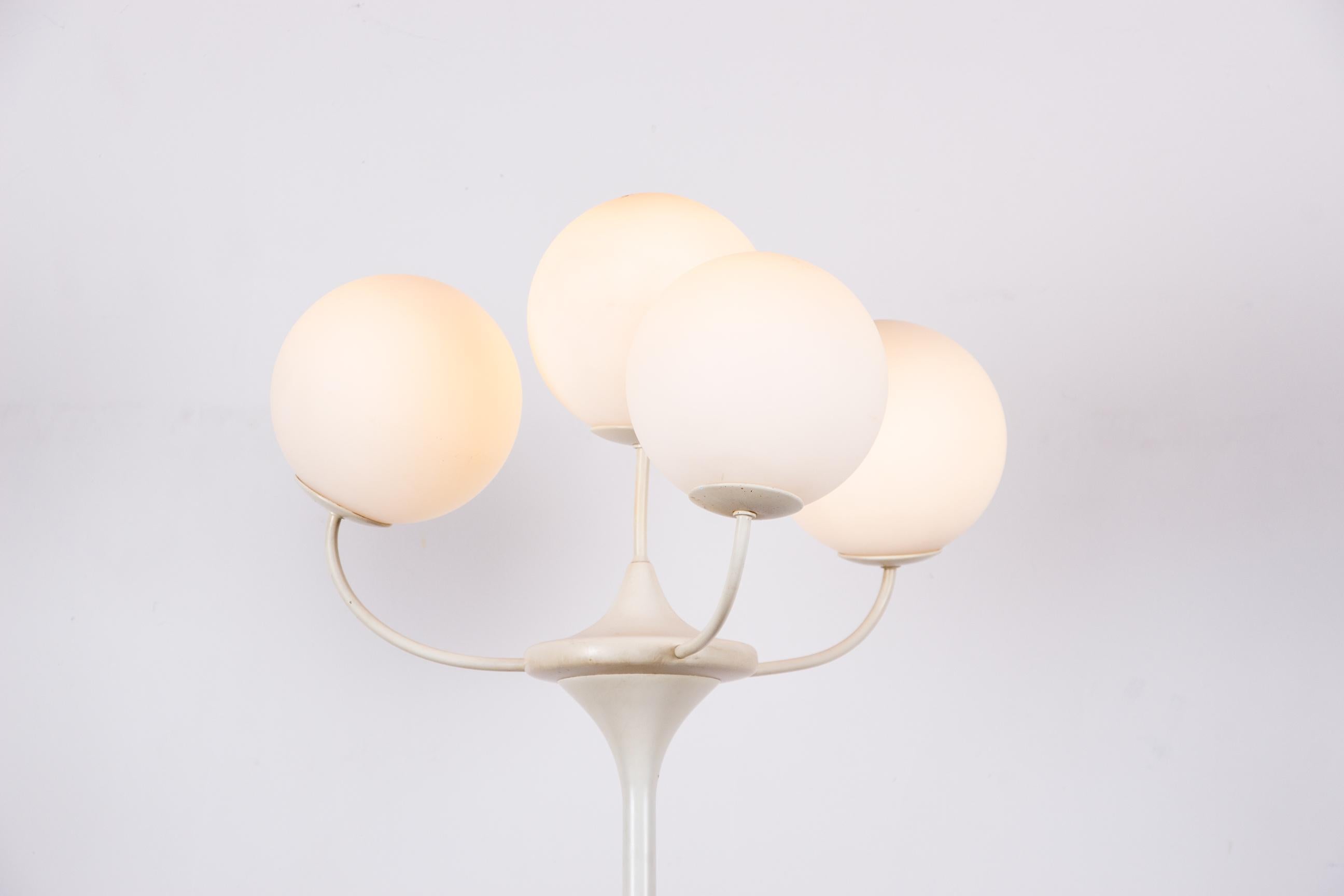 Grand lampadaire, 4 branches avec opalines, par Eva René Nele pour Temde 1960. en vente 1