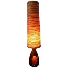 Grand lampadaire Accolay Ateliers en céramique et abat-jour en corde et résine 1960s