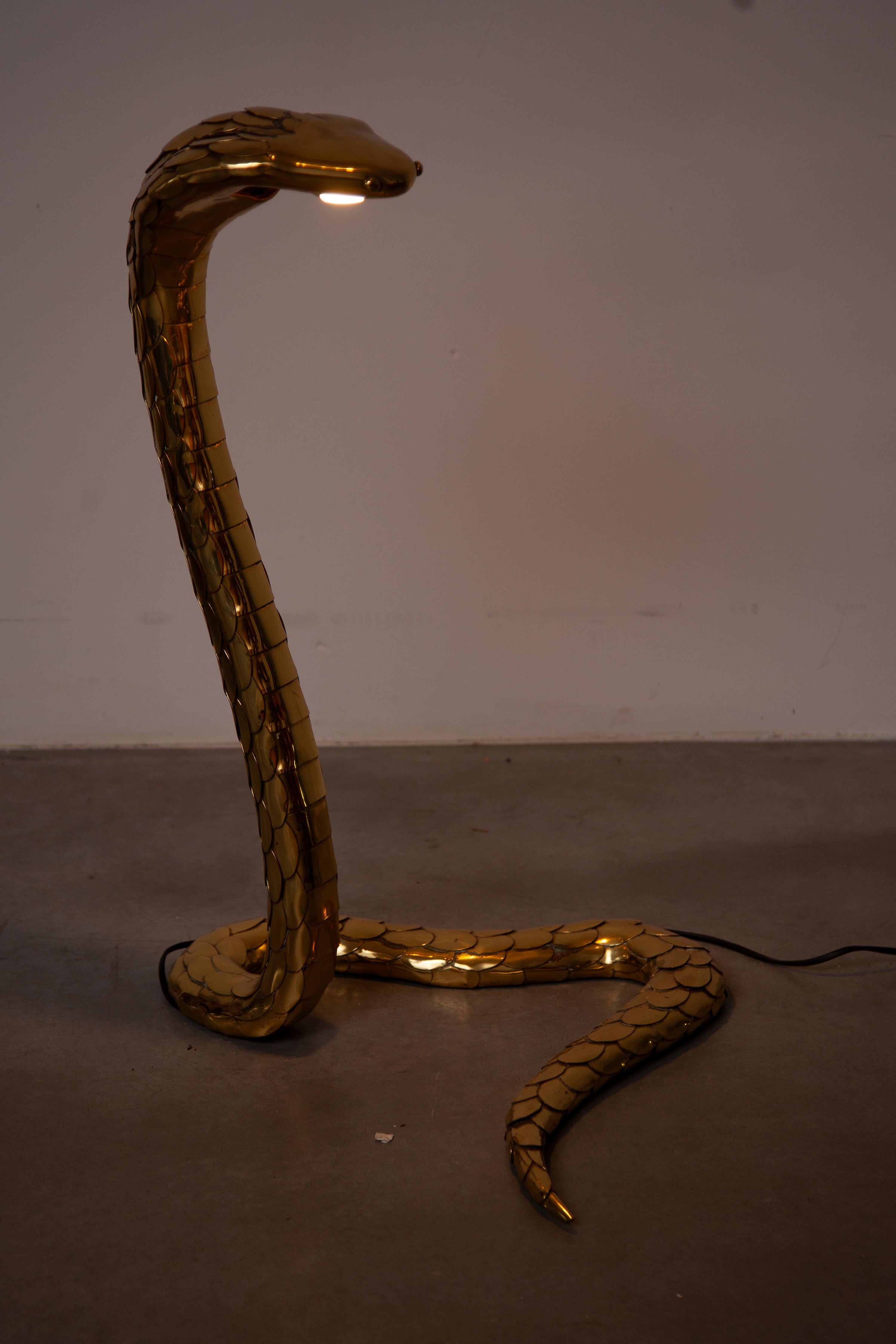 Laiton Grand lampadaire, sculpture de cobra signée par Alain Chevret, 1985, France en vente