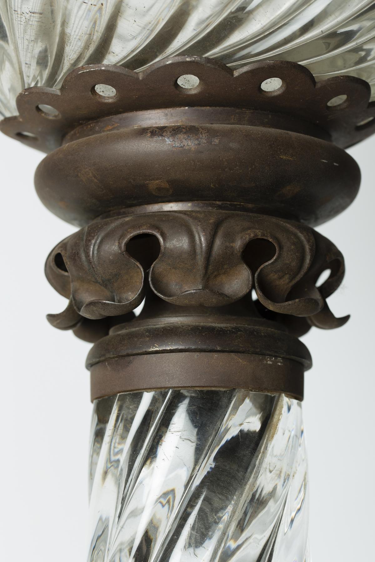 Anglais Grand lampadaire en cristal massif et fer forgé:: travail à l'huile en vente