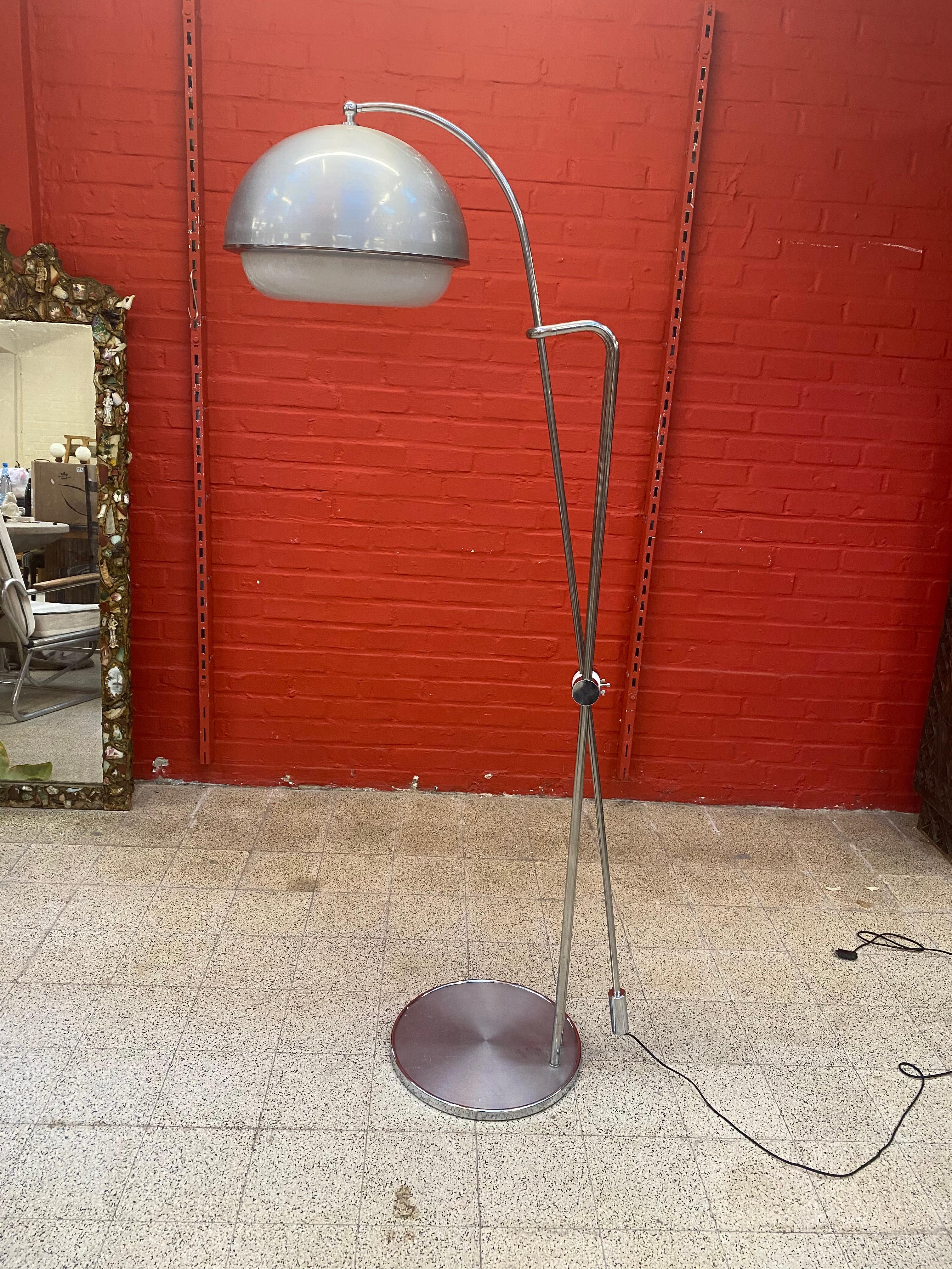 Large Floor Lamp in Varnished and Perpex Metal, circa 1970, Tilt and Height Adju For Sale 5