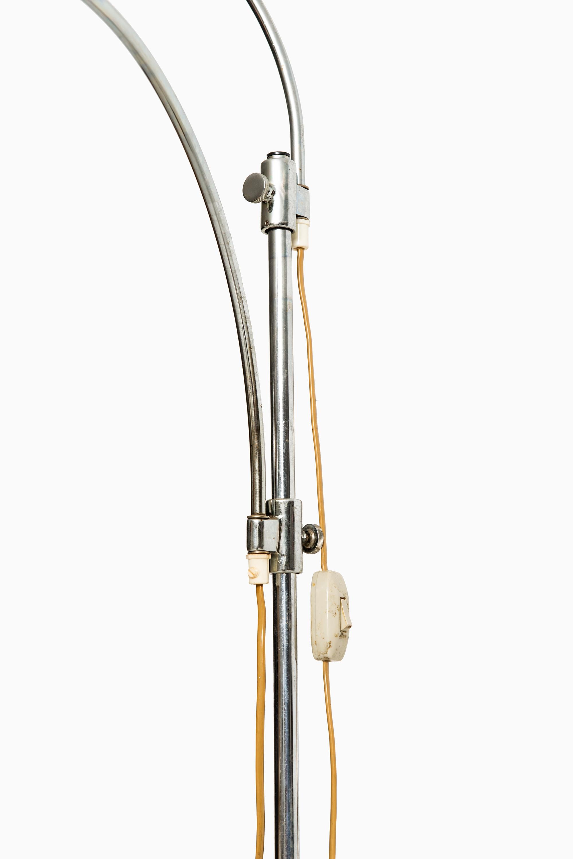 Pierre Grand lampadaire avec 2 bras flexibles Produit en Italie en vente