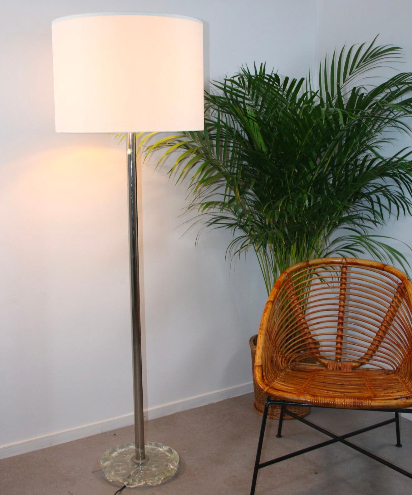 Large Floor Lamp with Chrome Stem and 3 Light Fittings in the Shade by Temde In Good Condition For Sale In Oostrum-Venray, NL