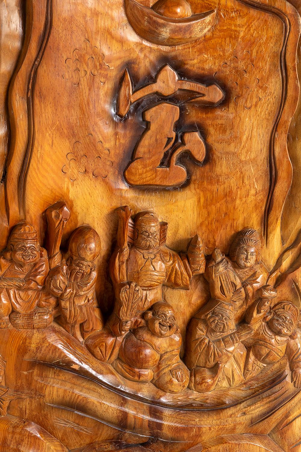 20ième siècle Grande sculpture sur pied des sept dieux de la chance en bois sculpté représentant les sept dieux du bonheur en vente