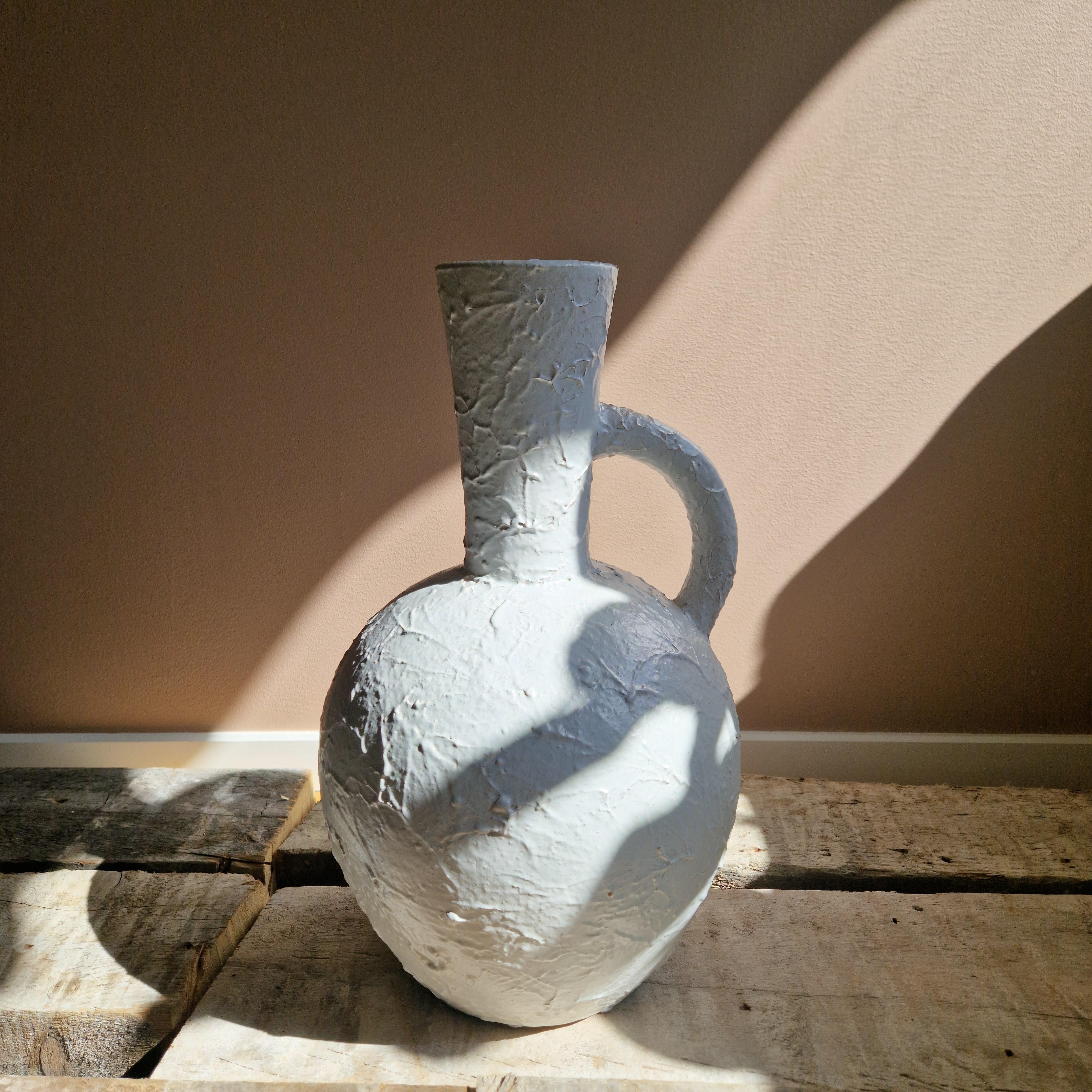 A rare and large floor vase by Andersson & Johansson, Höganäs. Made in the 1930's and 1940s. Marked with makers mark.

Great condition.