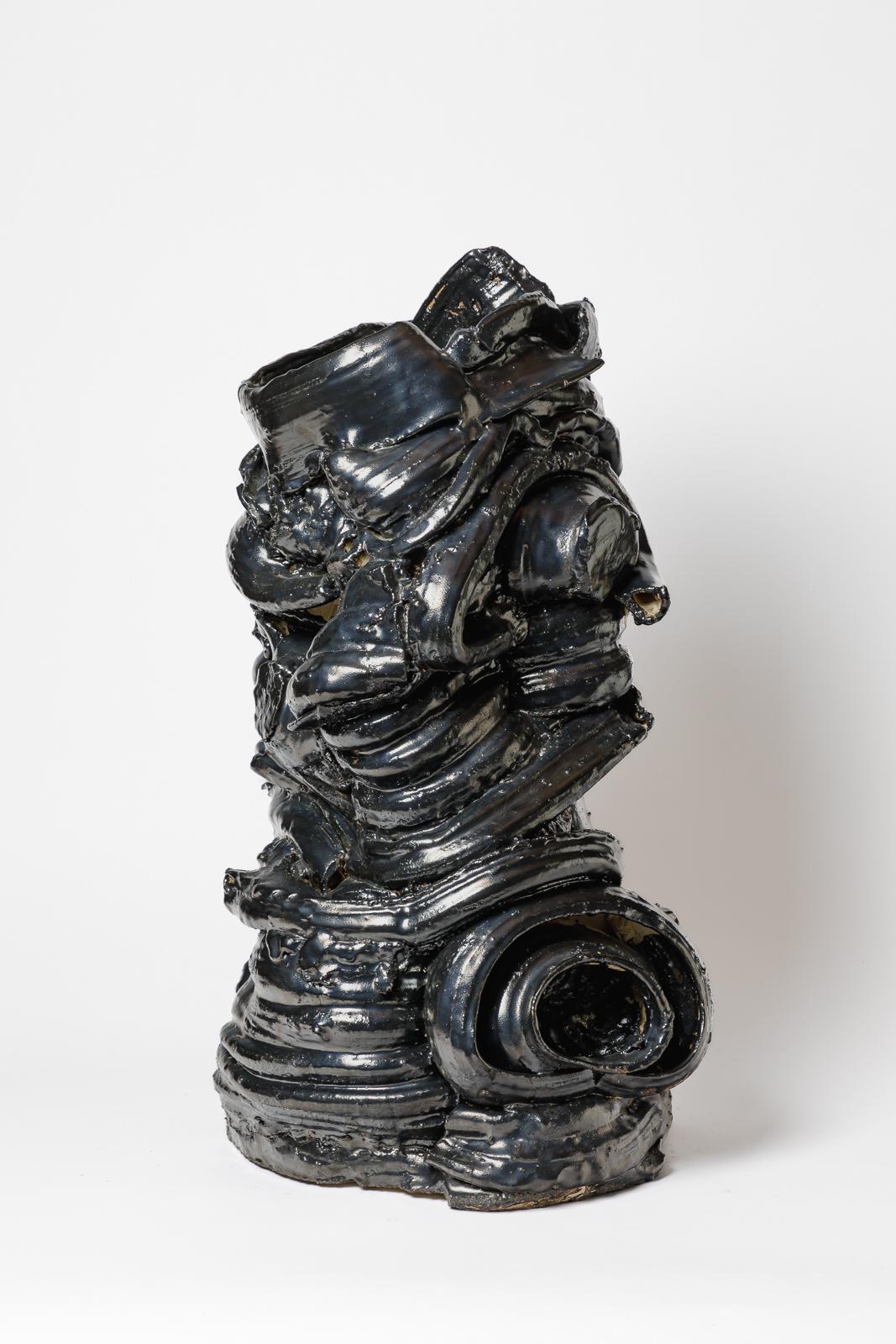 Grand vase de sol en céramique émaillée noire de Patrick Crulis.
2024. Pièce unique.
H : 28.3 x 15.7 x 15.7 pouces.
Dimensions approximatives.