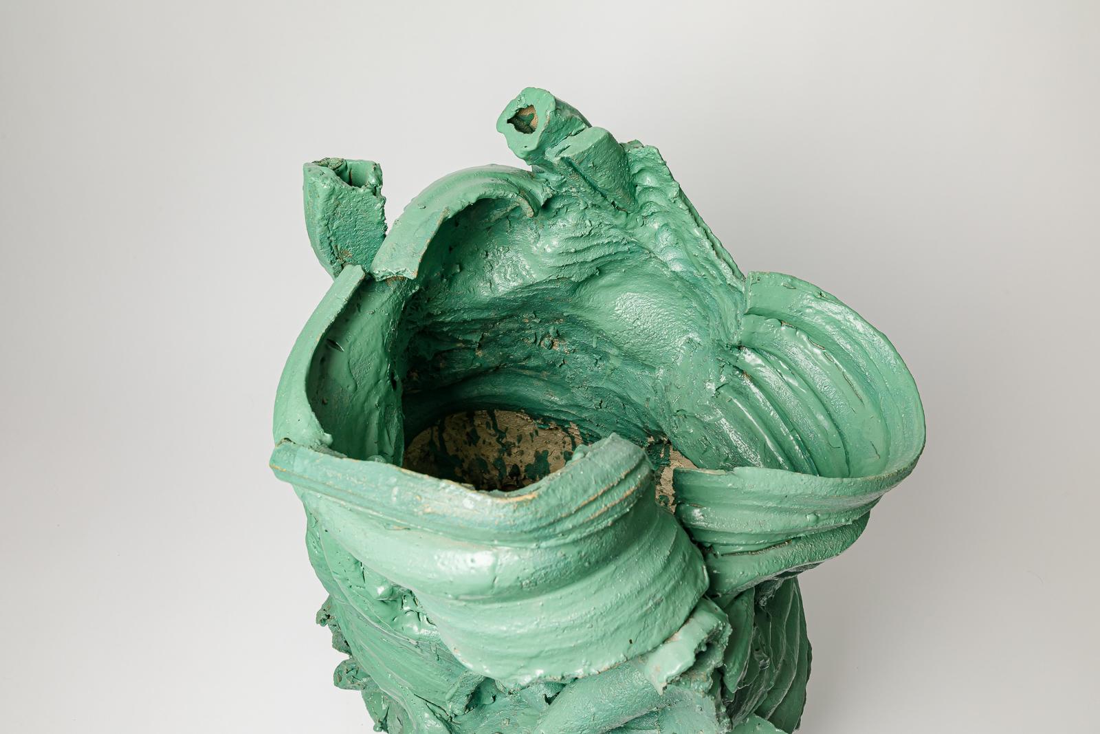 XXIe siècle et contemporain Grand vase de sol en céramique émaillée verte de Patrick Crulis, 2023.