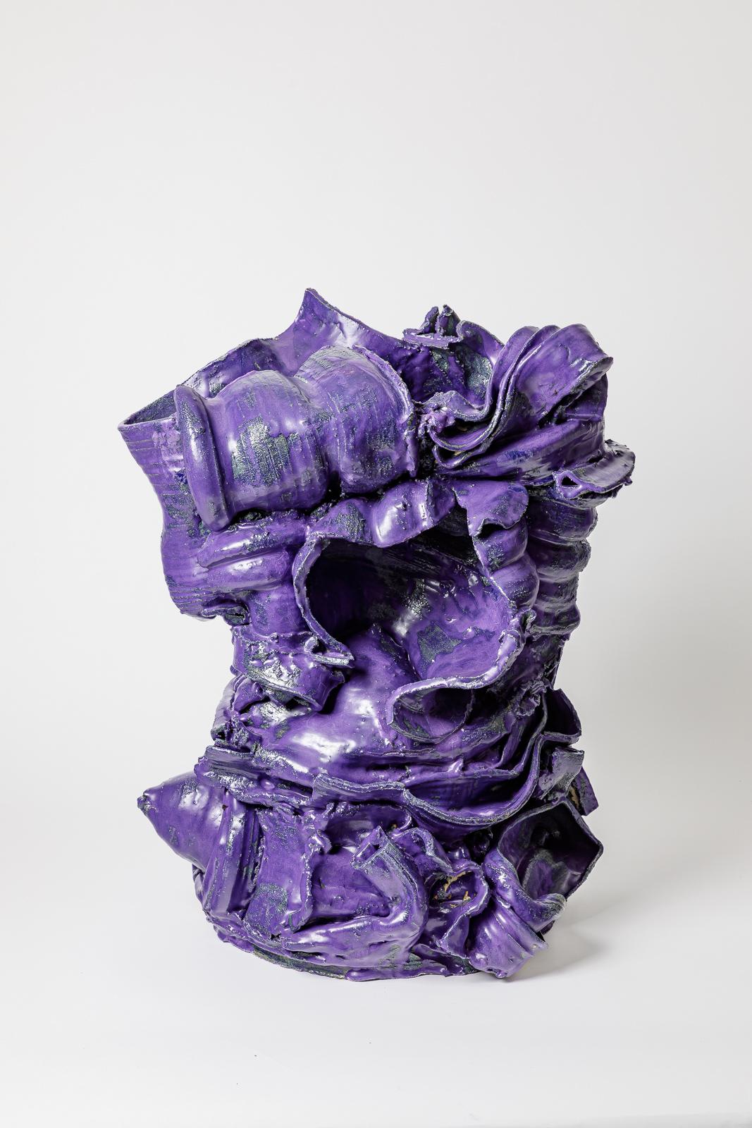 Grand vase en grès émaillé violet de Patrick Crulis.
2025. Pièce unique.
H : 23.6 x 19.6 x 17.3 pouces.
Dimensions approximatives.