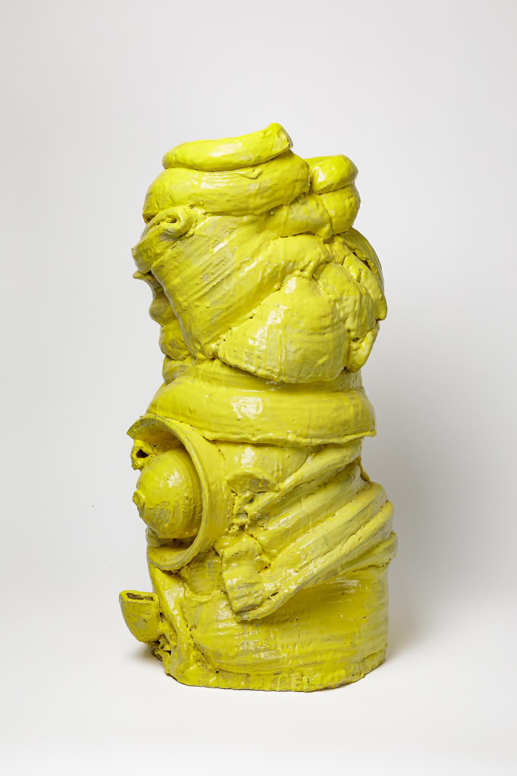 Grand vase de sol en céramique émaillée jaune de Patrick Crulis. 2023. 
Pièce unique.
H : 71 x 44 x 38 cm / 27'9 x 17'3 x 14'9 inches.
Dimensions approximatives.