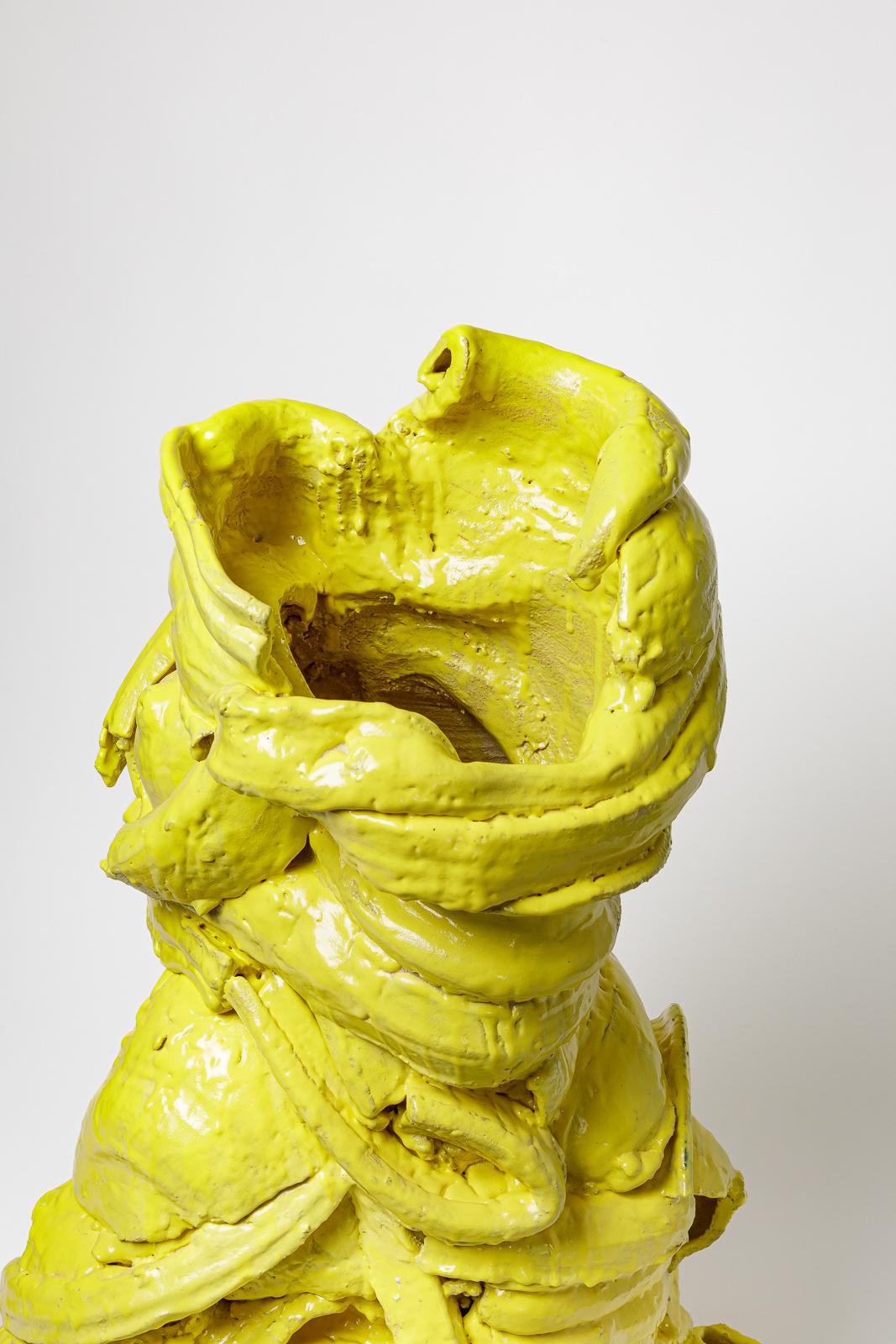 XXIe siècle et contemporain Grand vase de sol en céramique émaillée jaune de Patrick Crulis, 2023.