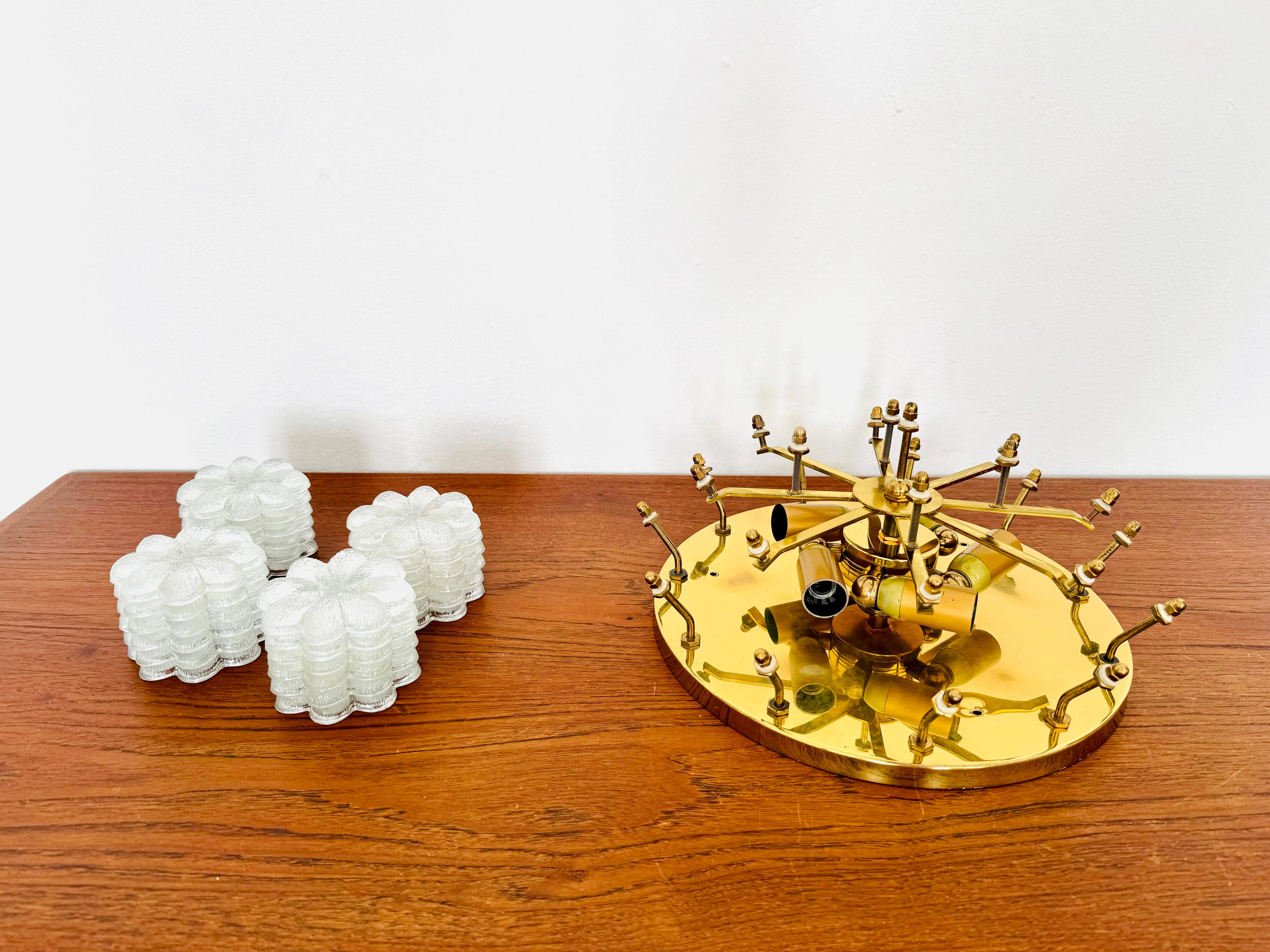 Grande lampe encastrée en verre de cristal à motifs floraux par Ernst Palme en vente 7
