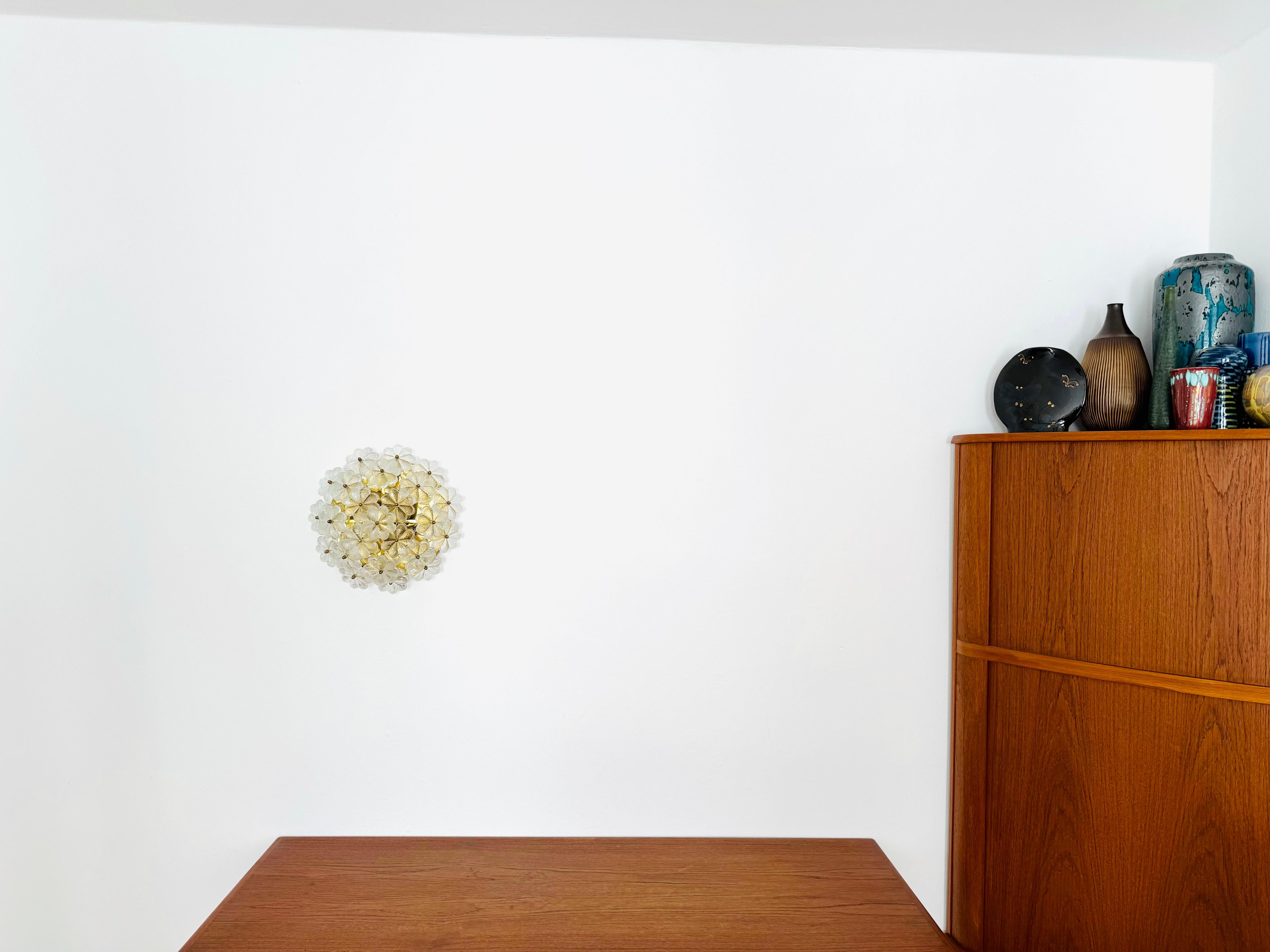 Milieu du XXe siècle Grande lampe encastrée en verre de cristal à motifs floraux par Ernst Palme en vente
