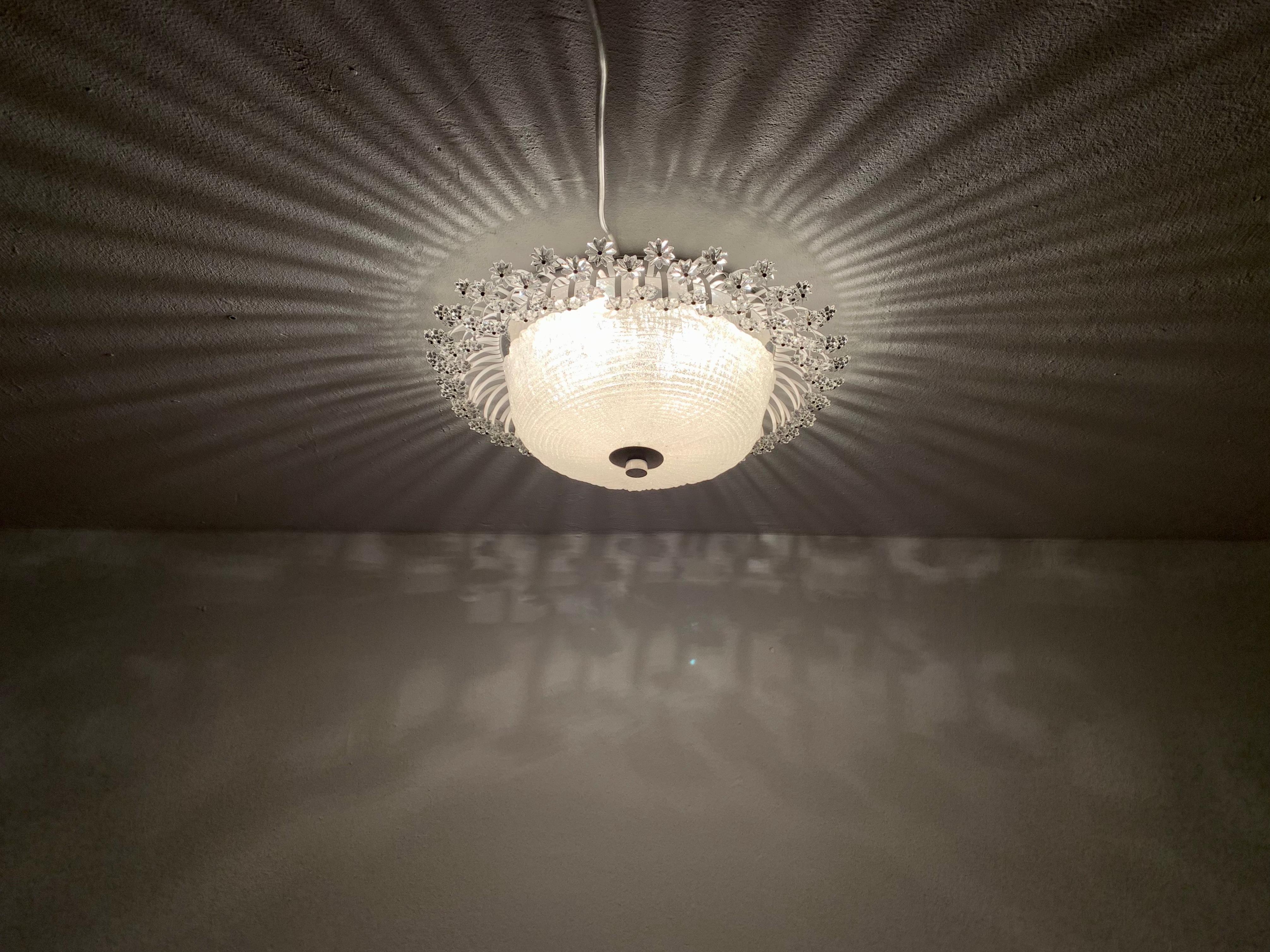 Große Flush-Lampe aus geblümtem Kristallglas im Angebot 6