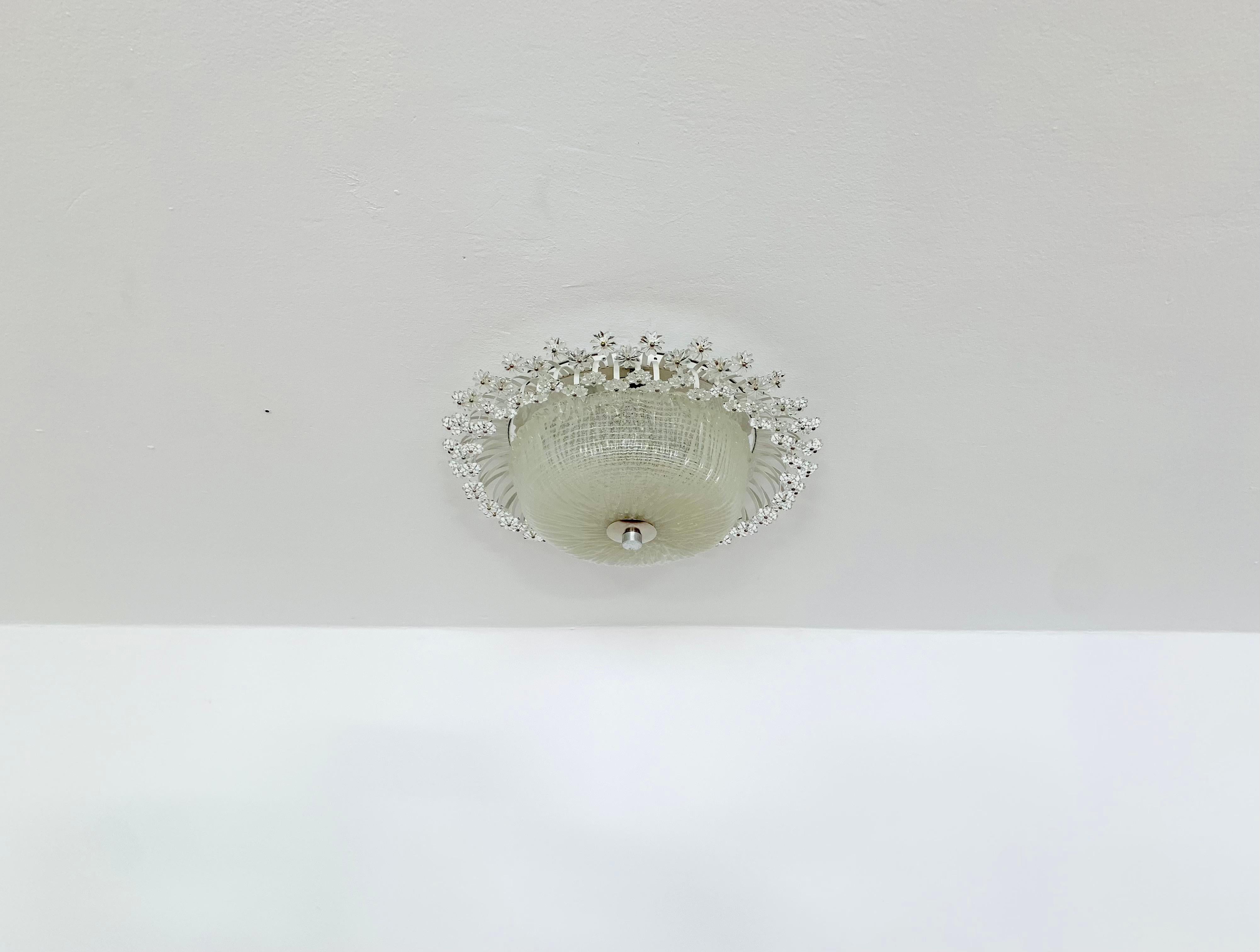 Große Flush-Lampe aus geblümtem Kristallglas (Metall) im Angebot