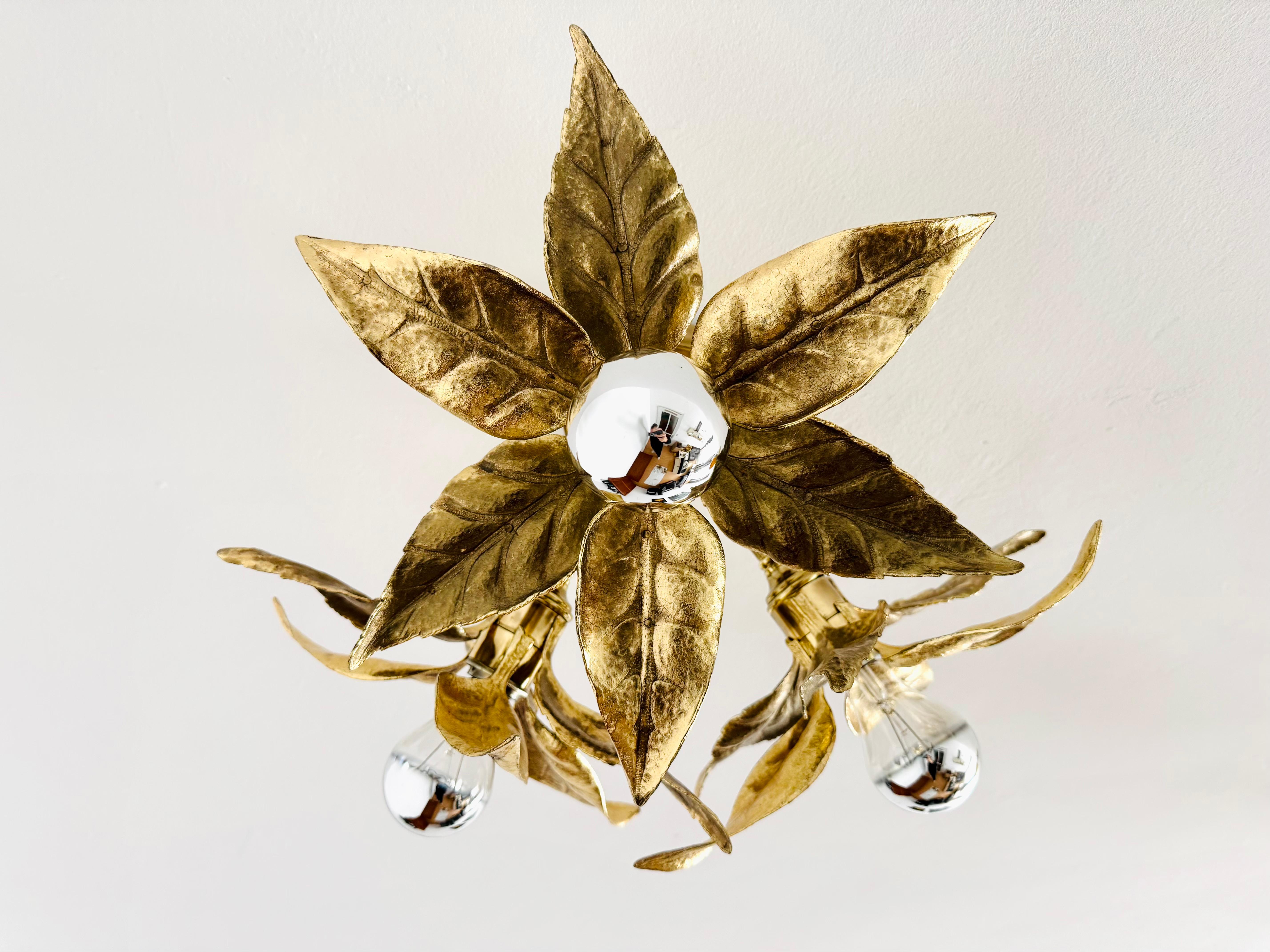 Belga Grande lampada floreale Hollywood Regency di Willy Daro per Massive in vendita