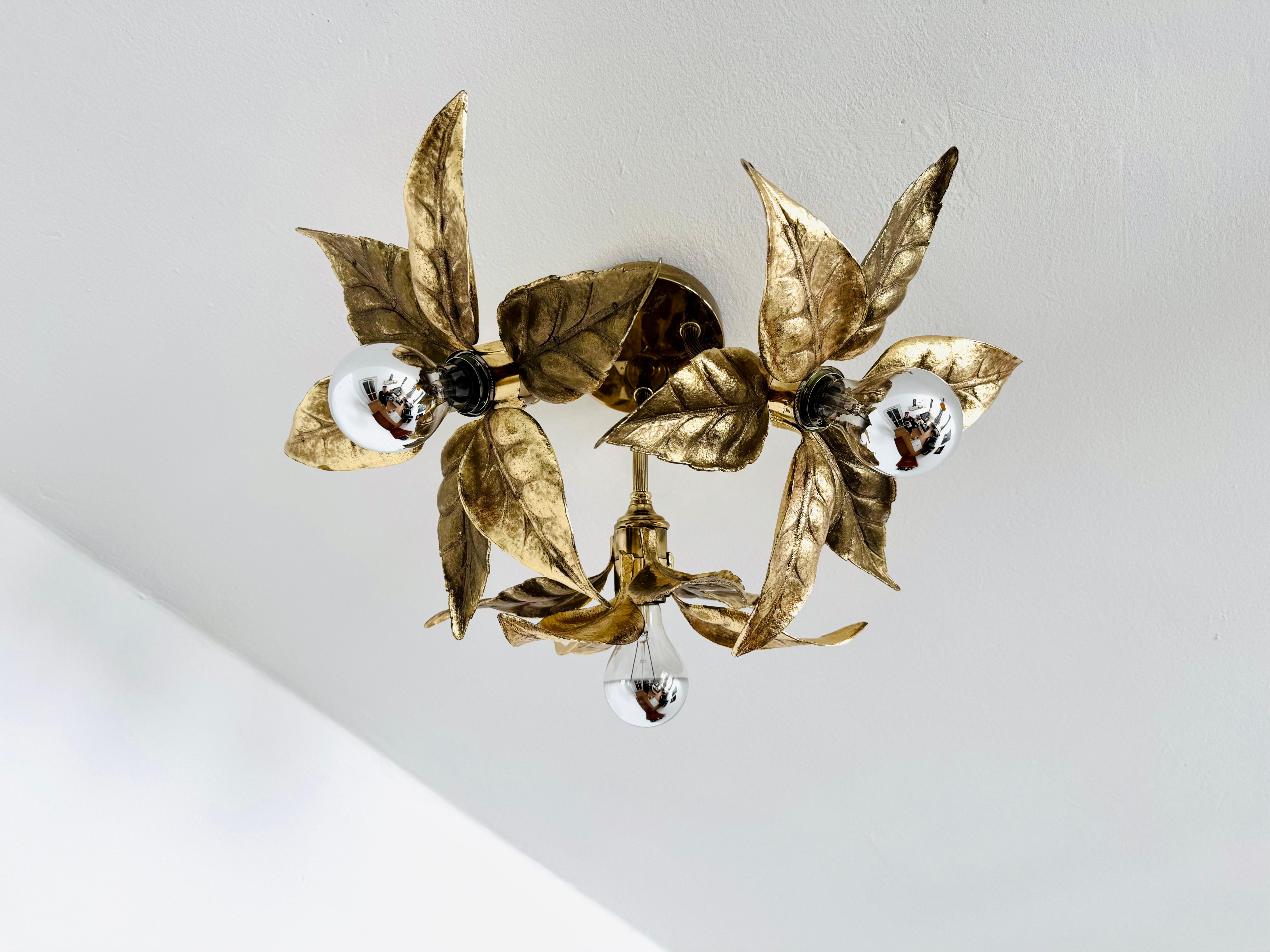 Grande lampada floreale Hollywood Regency di Willy Daro per Massive In condizioni buone in vendita a München, DE