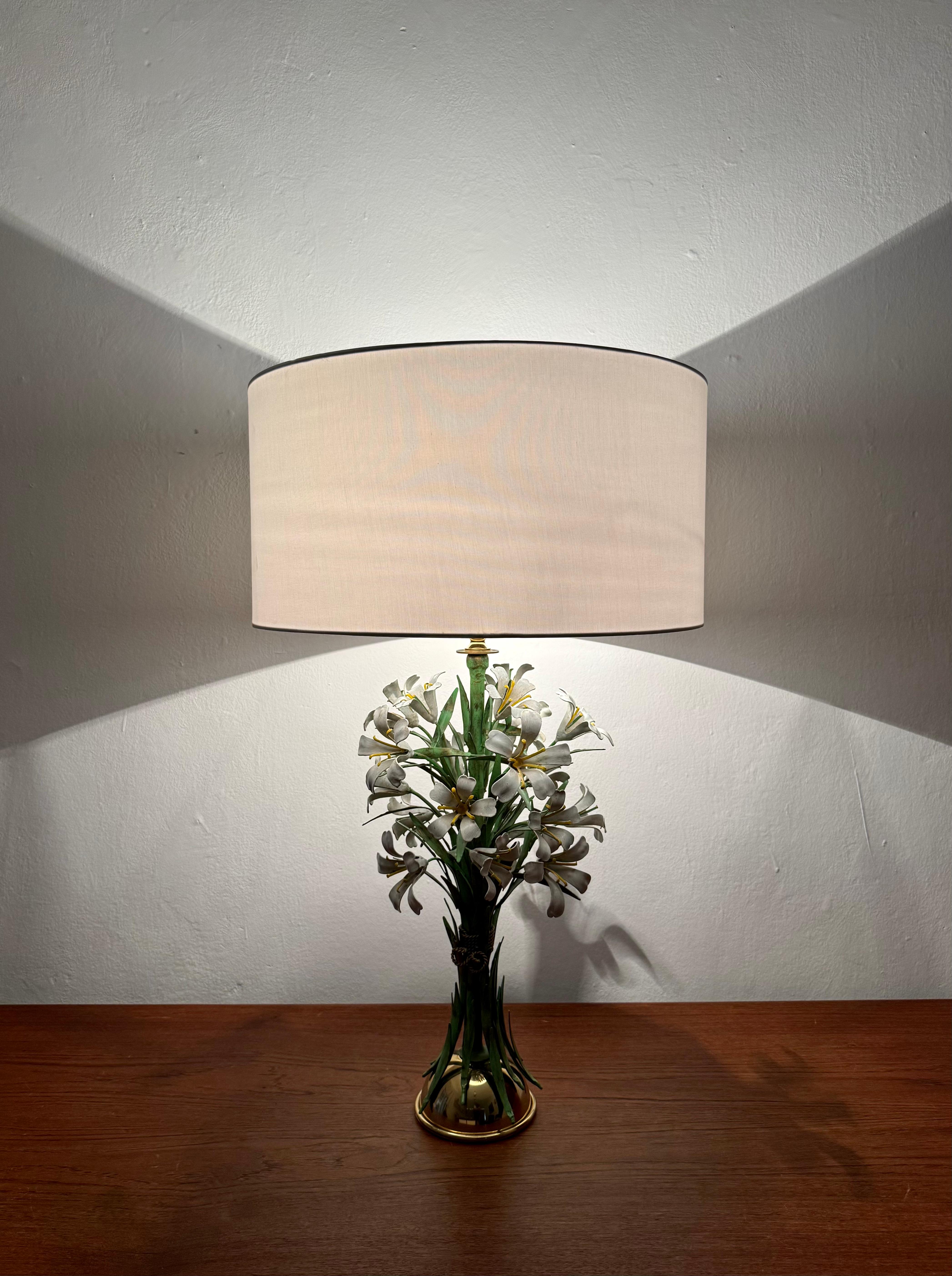 Grande lampe de table italienne à fleurs Hollywood Regency en vente 4